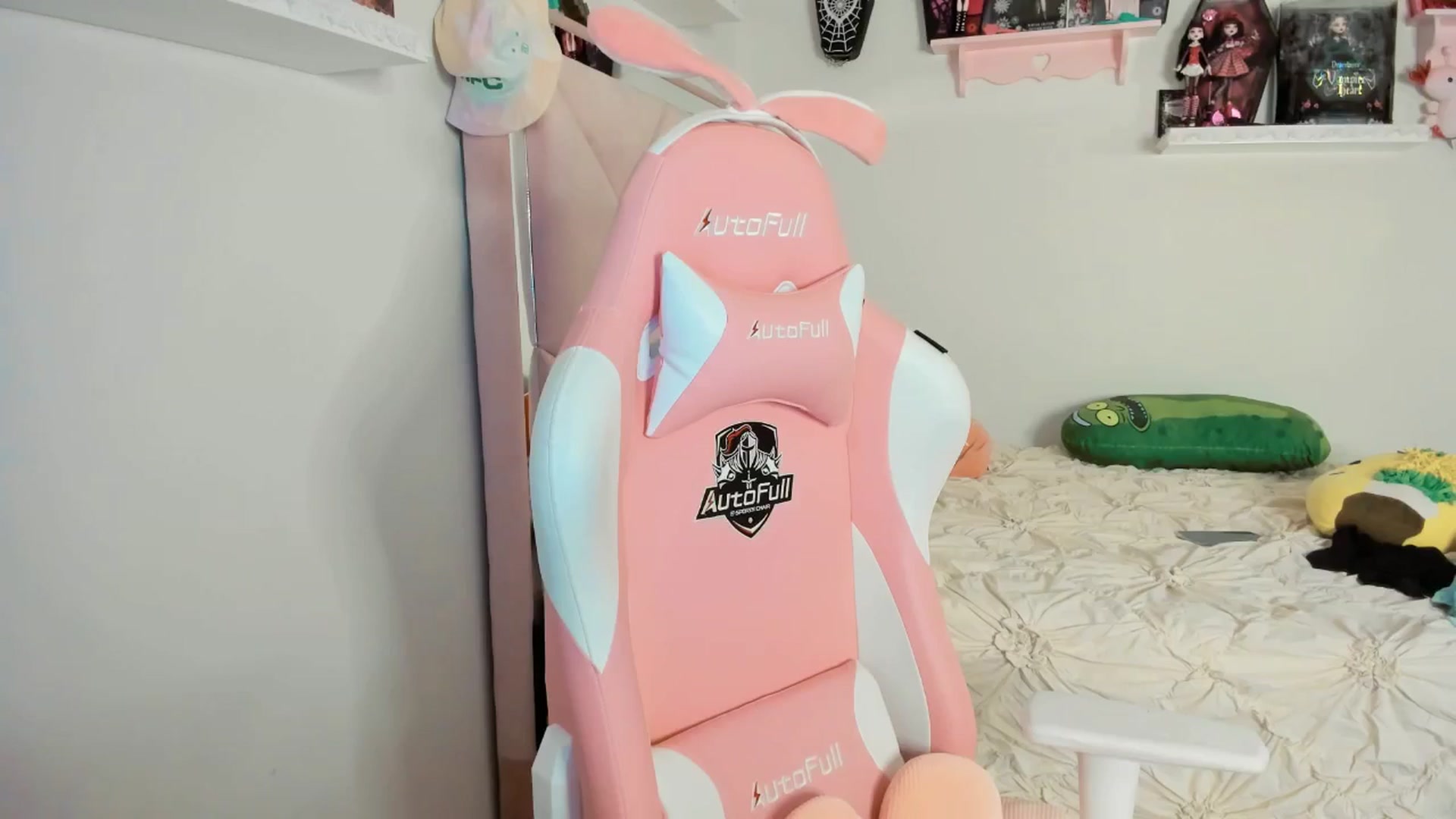 Gallery image thumbnail from Cherrycute666's myfreecams stream on, 03/21/2025, 07:15 image 14 of 20