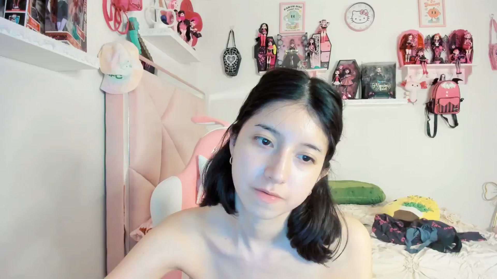 Gallery image thumbnail from Cherrycute666's myfreecams stream on, 03/21/2025, 07:15 image 8 of 20
