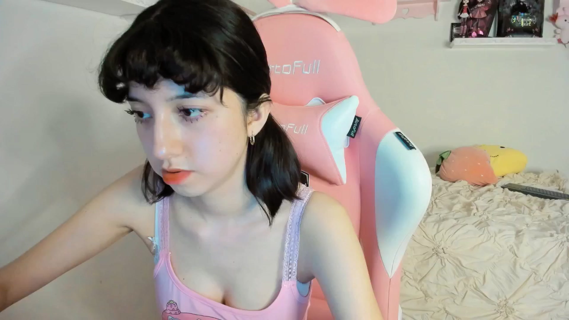 Gallery image thumbnail from Cherrycute666's myfreecams stream on, 03/22/2025, 02:54 image 9 of 20