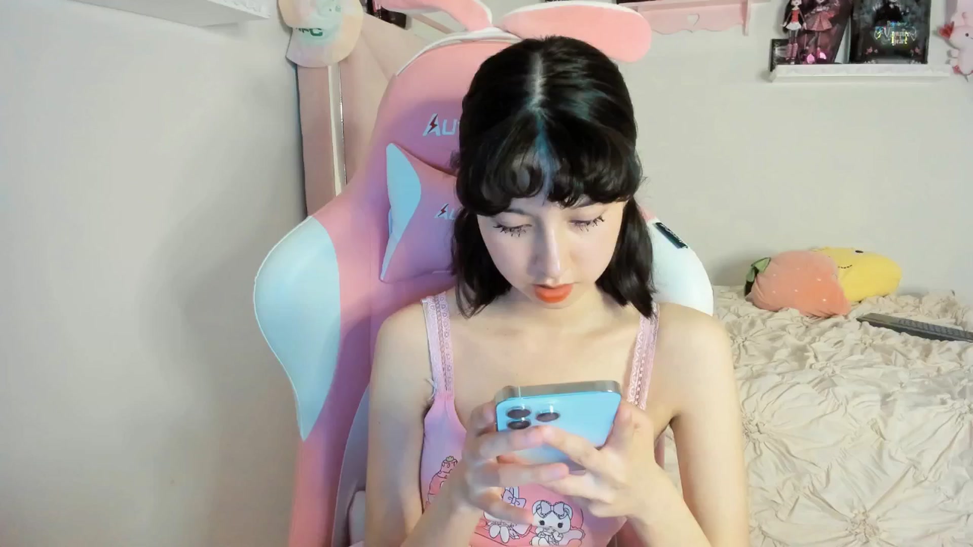 Gallery image thumbnail from Cherrycute666's myfreecams stream on, 03/22/2025, 02:54 image 15 of 20