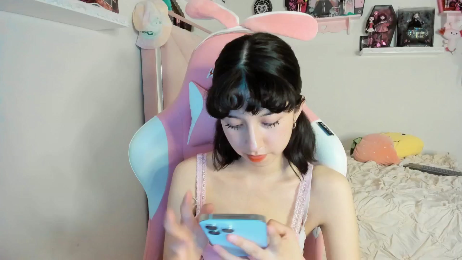 Gallery image thumbnail from Cherrycute666's myfreecams stream on, 03/22/2025, 02:54 image 6 of 20