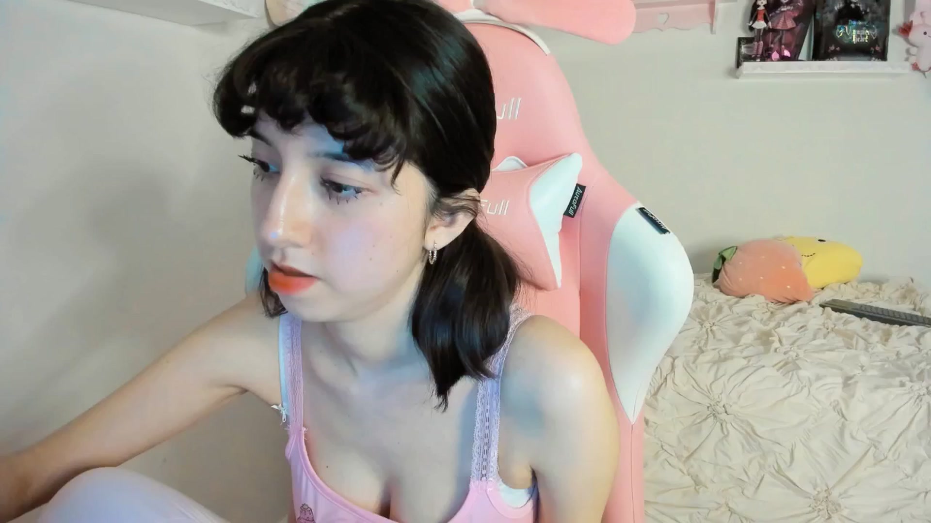 Gallery image thumbnail from Cherrycute666's myfreecams stream on, 03/22/2025, 02:54 image 17 of 20