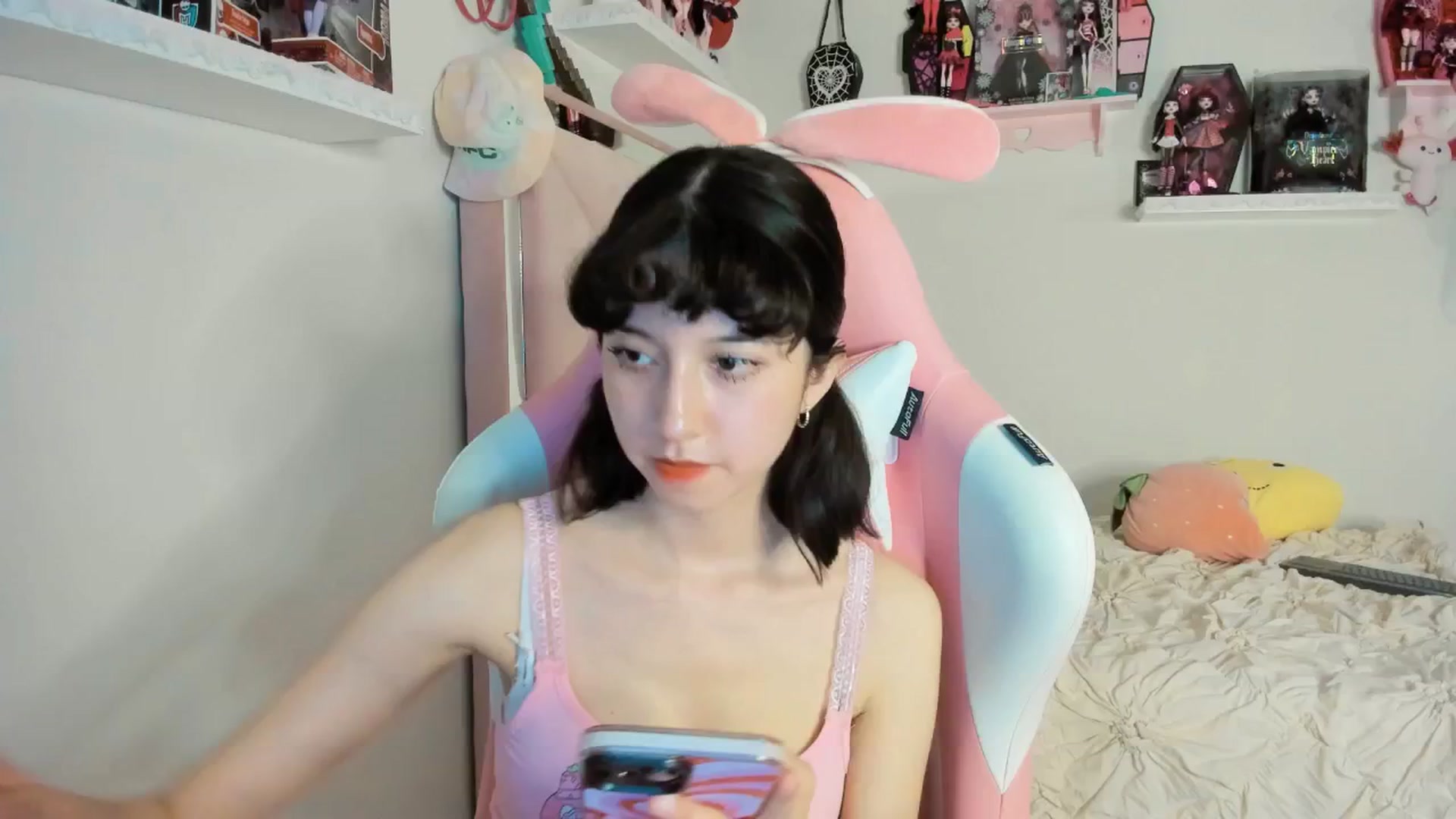 Gallery image thumbnail from Cherrycute666's myfreecams stream on, 03/22/2025, 02:54 image 8 of 20