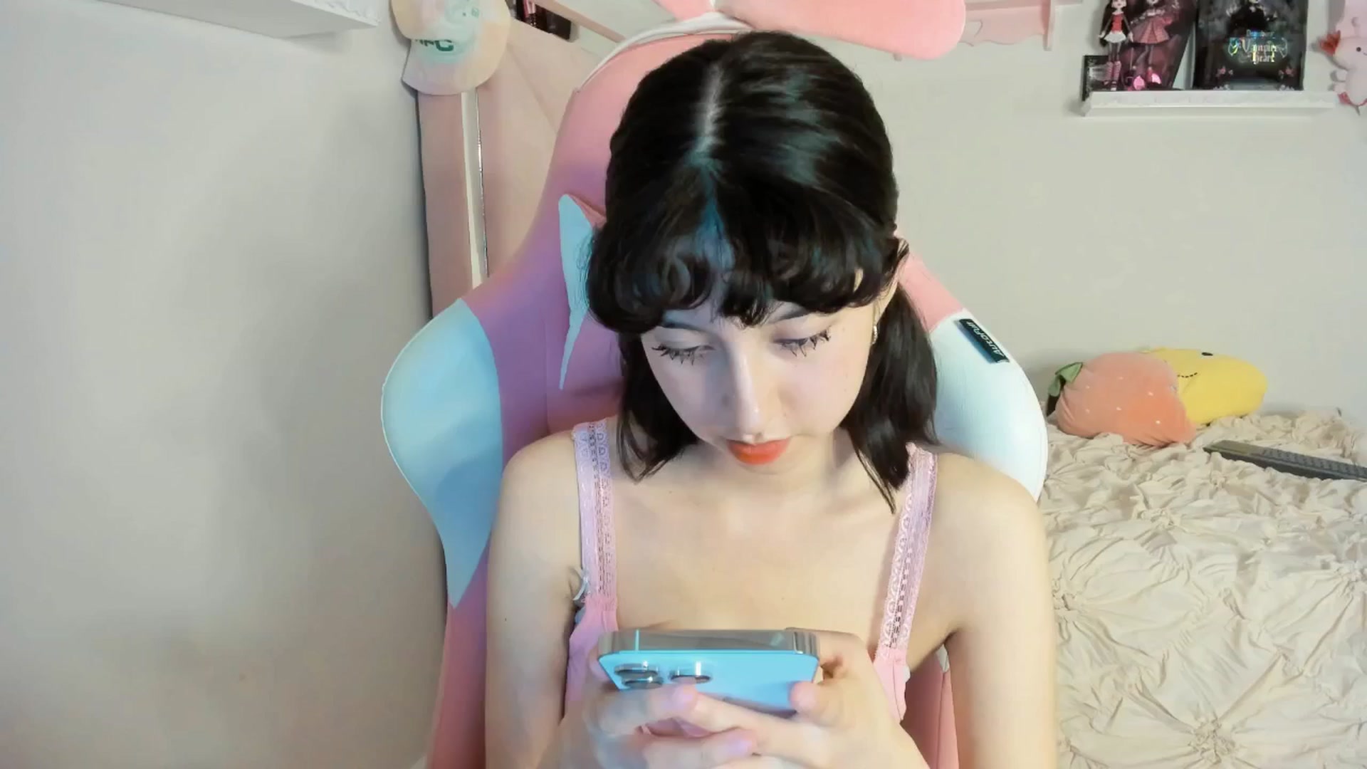 Gallery image thumbnail from Cherrycute666's myfreecams stream on, 03/22/2025, 02:54 image 10 of 20