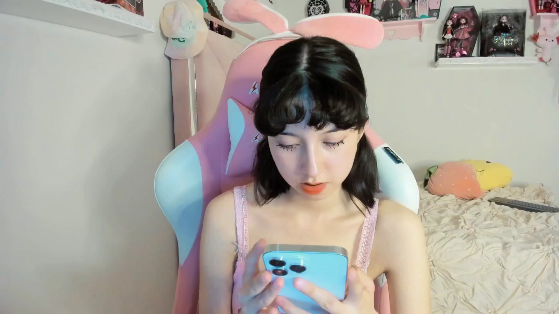 Gallery image thumbnail from Cherrycute666's myfreecams stream on, 03/22/2025, 02:54 image 5 of 20