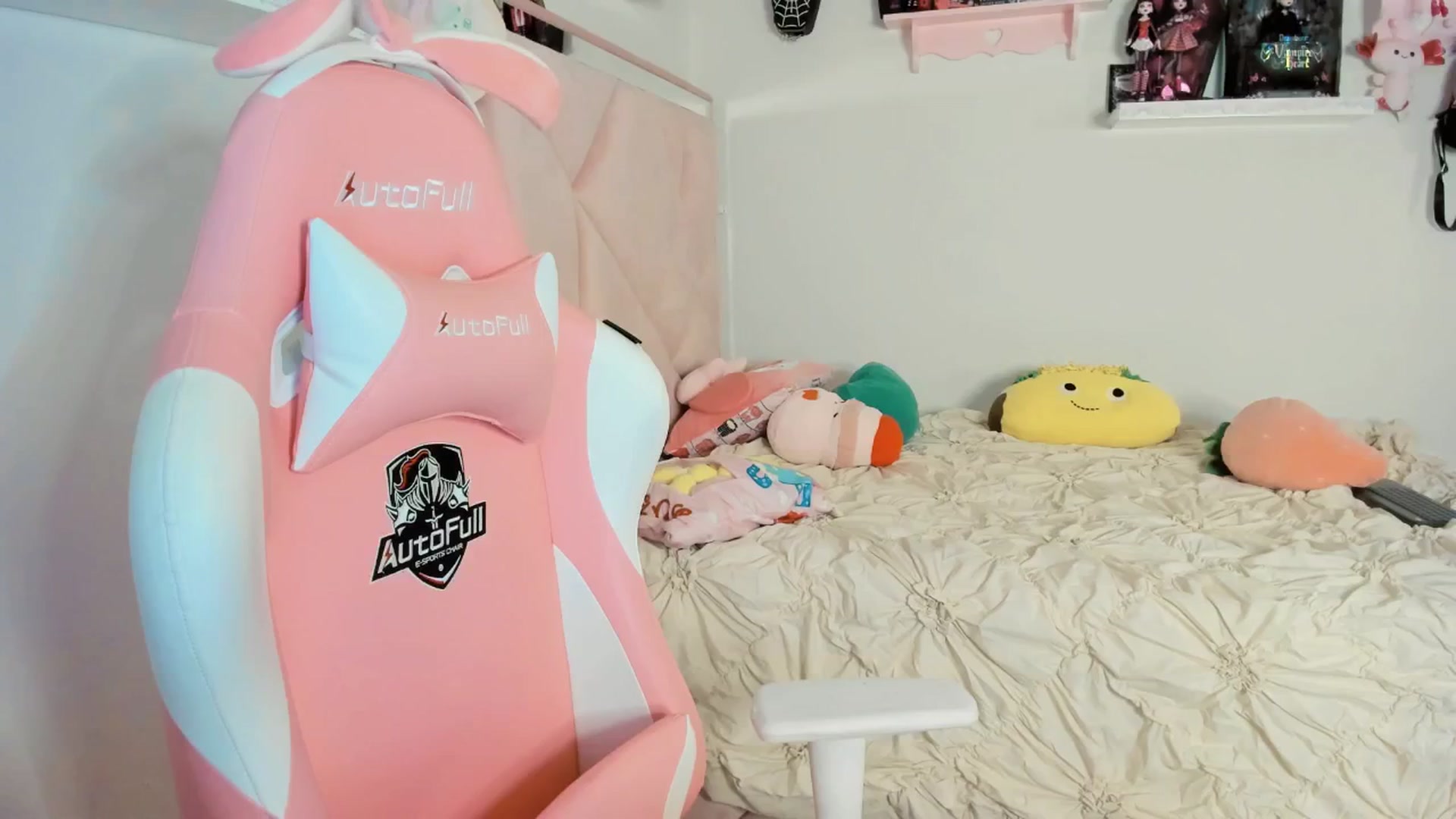 Gallery image thumbnail from Cherrycute666's myfreecams stream on, 03/22/2025, 06:12 image 2 of 20