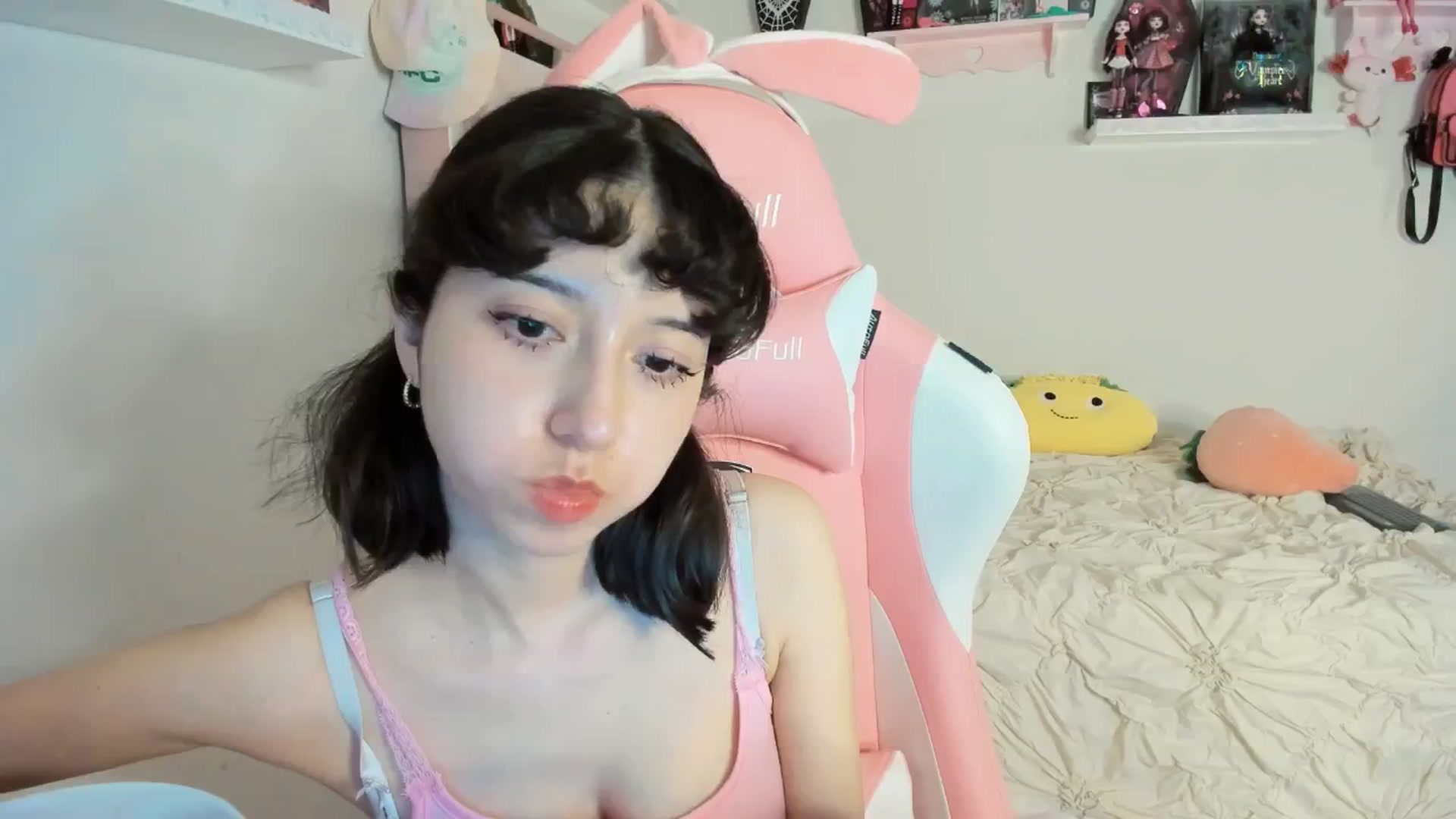 Gallery image thumbnail from Cherrycute666's myfreecams stream on, 03/22/2025, 06:12 image 5 of 20