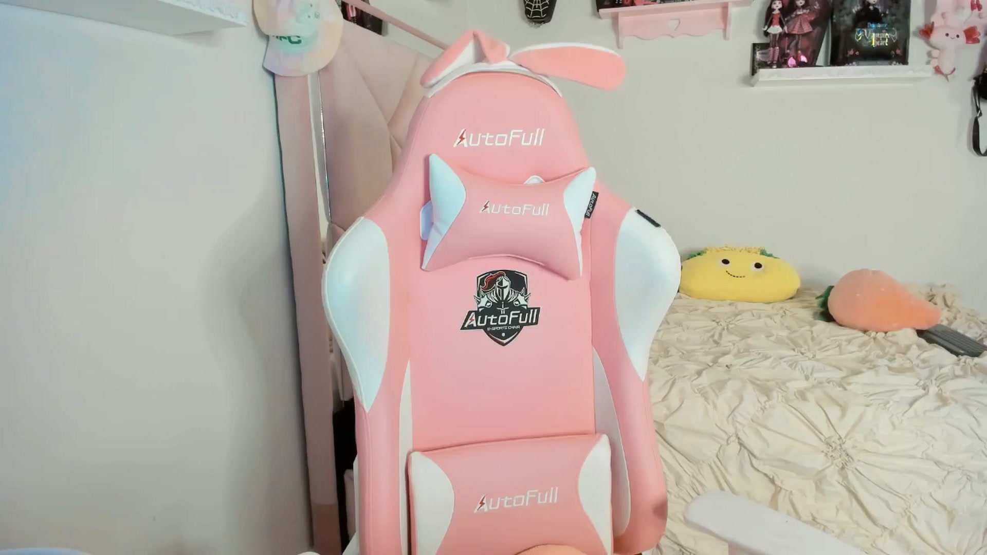 Gallery image thumbnail from Cherrycute666's myfreecams stream on, 03/22/2025, 06:12 image 3 of 20