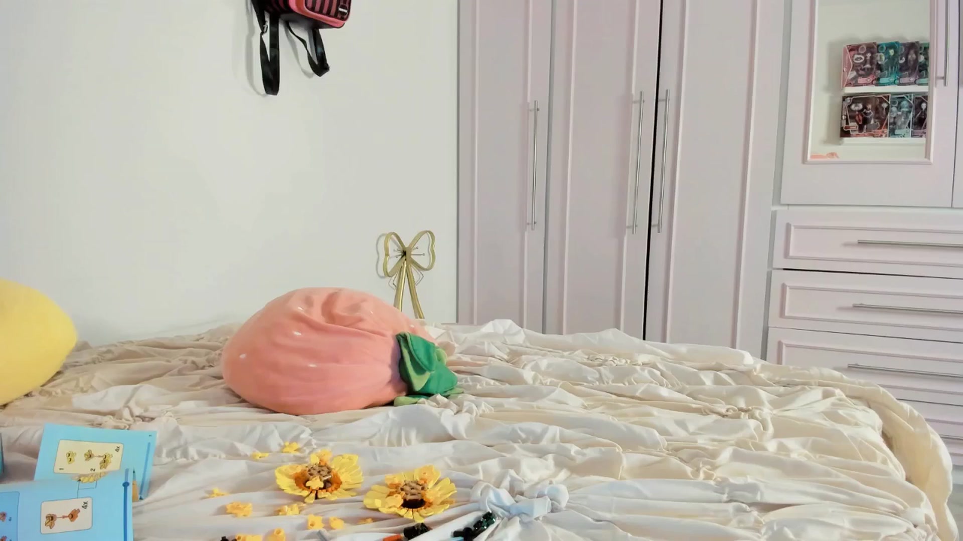 Gallery image thumbnail from Cherrycute666's myfreecams stream on, 03/22/2025, 06:12 image 15 of 20
