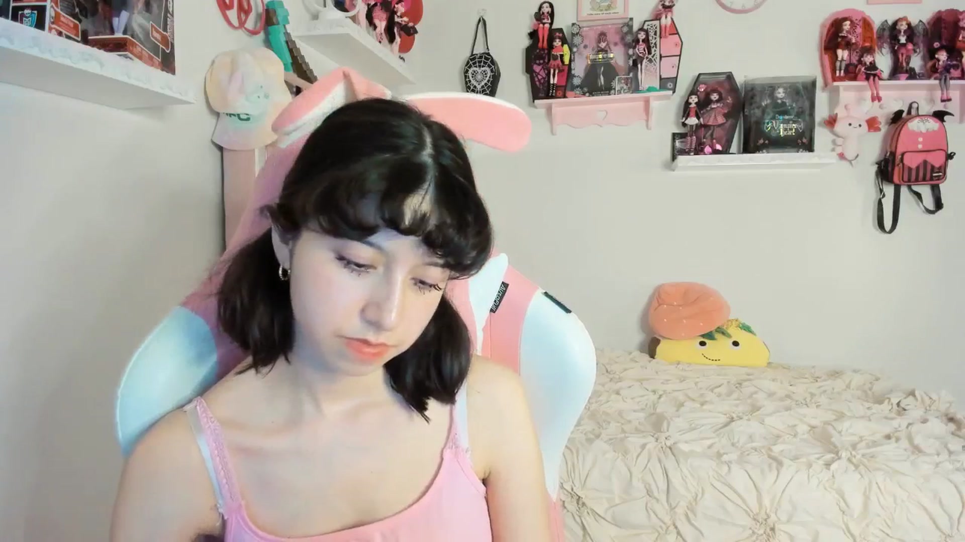 Gallery image thumbnail from Cherrycute666's myfreecams stream on, 03/22/2025, 09:26 image 17 of 20
