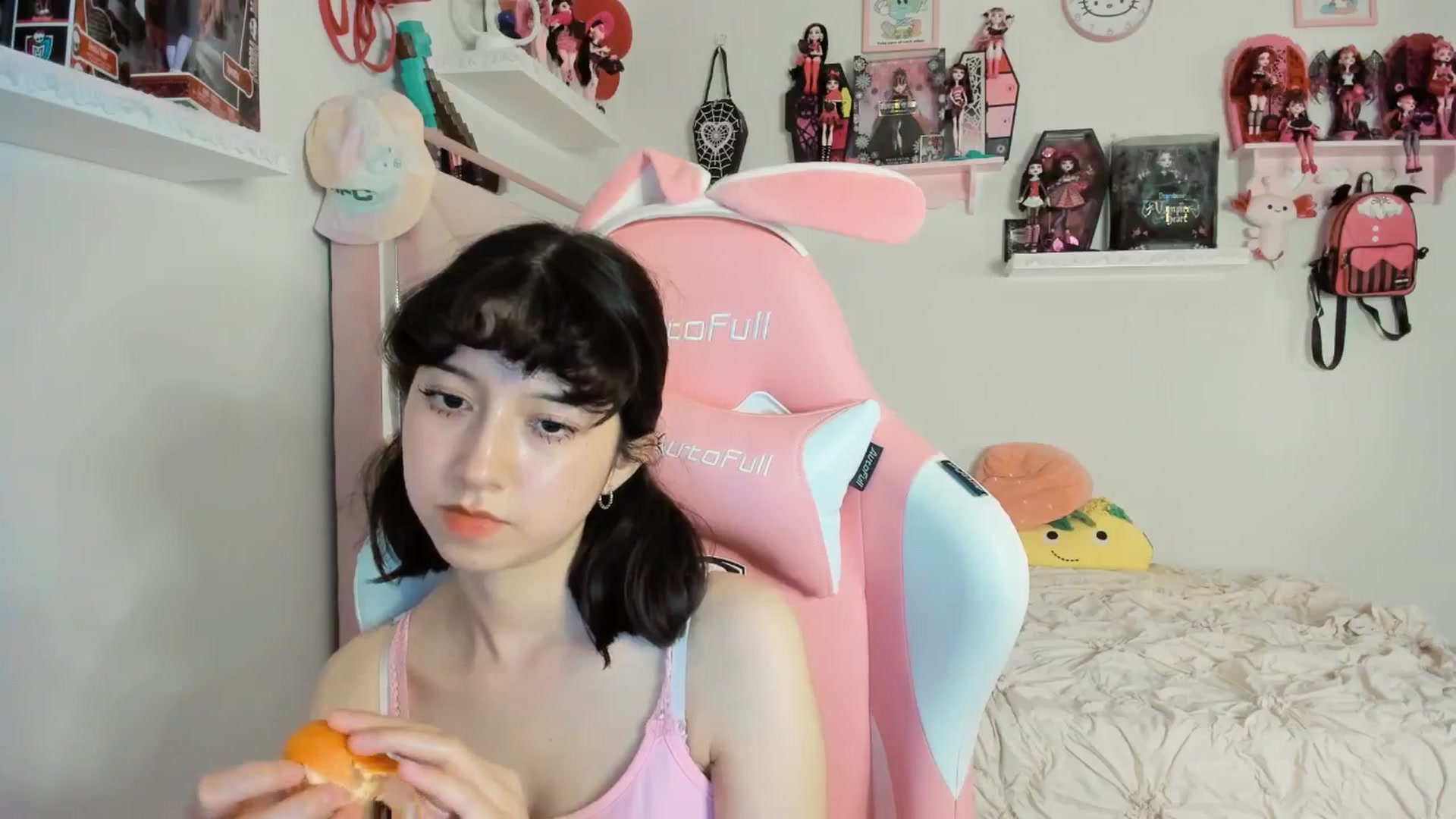 Gallery image thumbnail from Cherrycute666's myfreecams stream on, 03/22/2025, 09:26 image 16 of 20