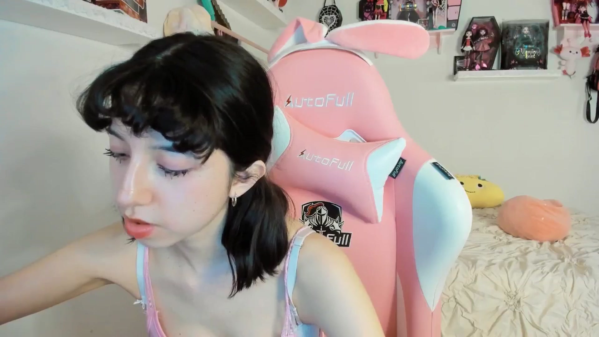 Gallery image thumbnail from Cherrycute666's myfreecams stream on, 03/22/2025, 09:26 image 3 of 20