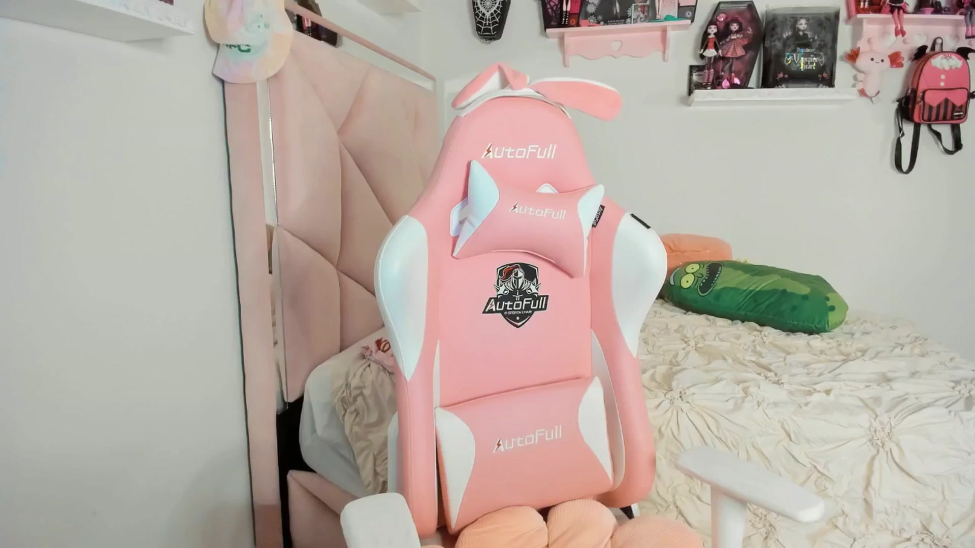 Gallery image thumbnail from Cherrycute666's myfreecams stream on, 03/23/2025, 10:49 image 18 of 20