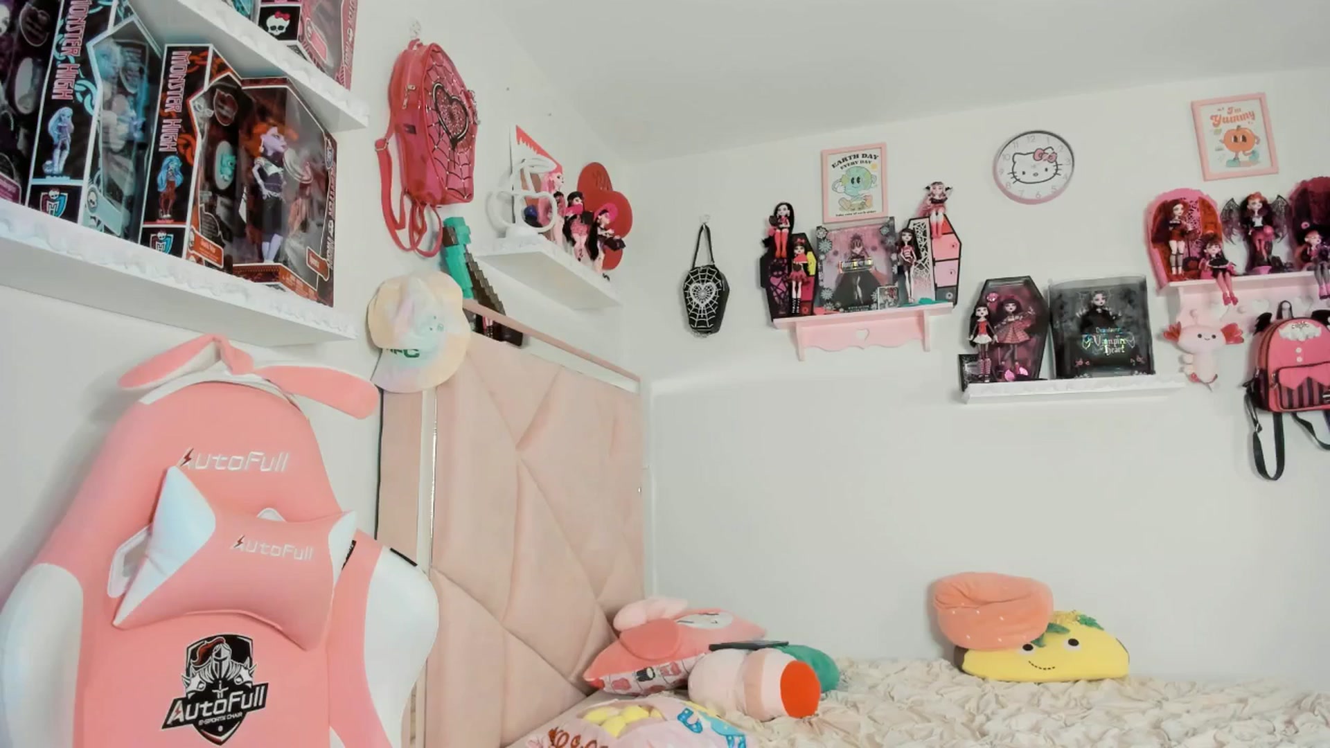 Gallery image thumbnail from Cherrycute666's myfreecams stream on, 03/23/2025, 10:49 image 1 of 20