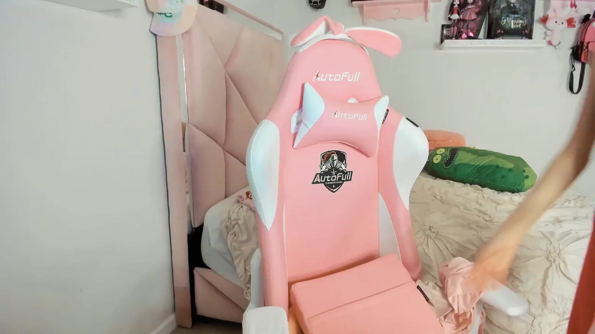 Gallery image thumbnail from Cherrycute666's myfreecams stream on, 03/23/2025, 10:49 image 15 of 20