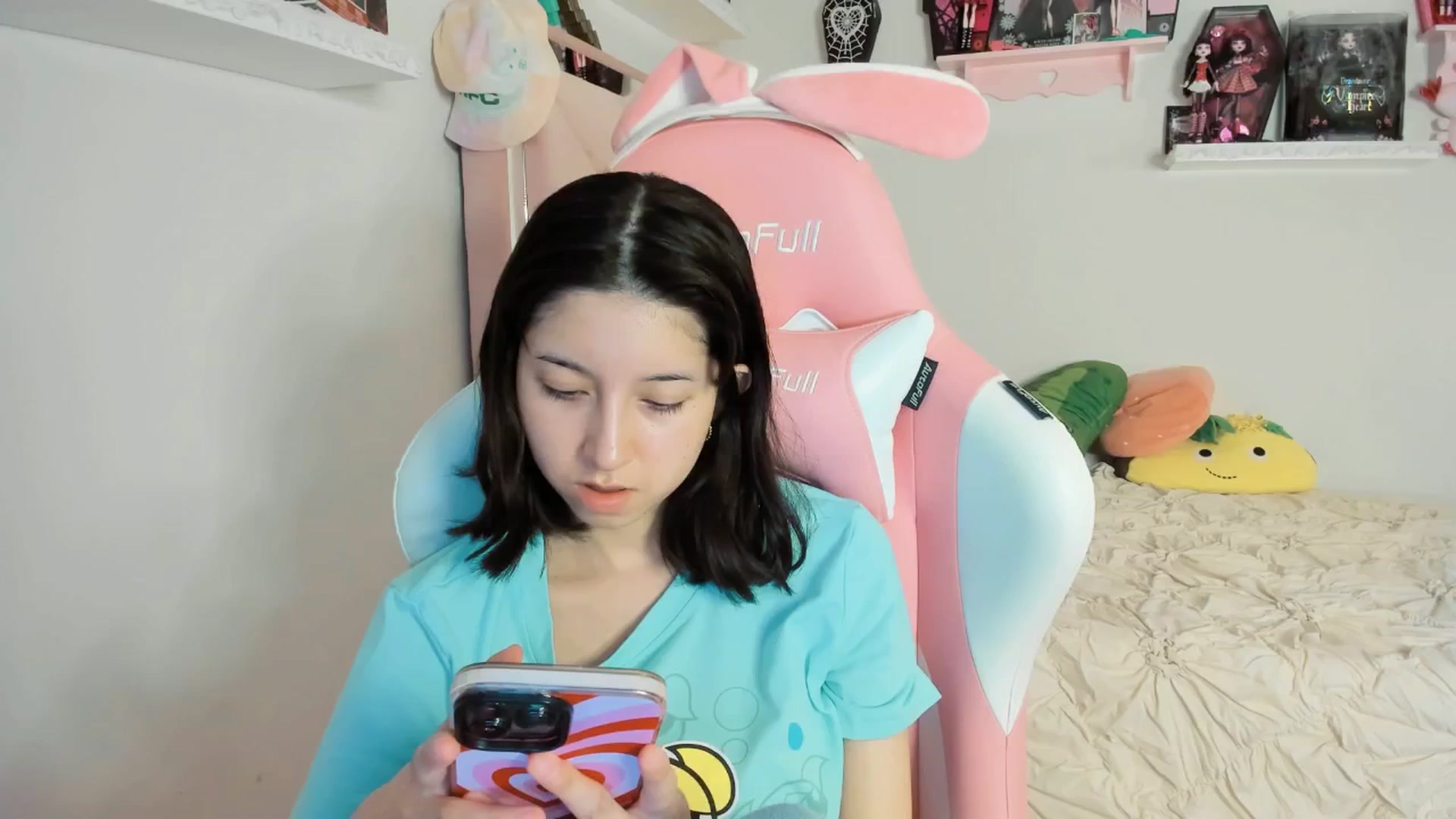 Gallery image thumbnail from Cherrycute666's myfreecams stream on, 03/23/2025, 11:19 image 18 of 20