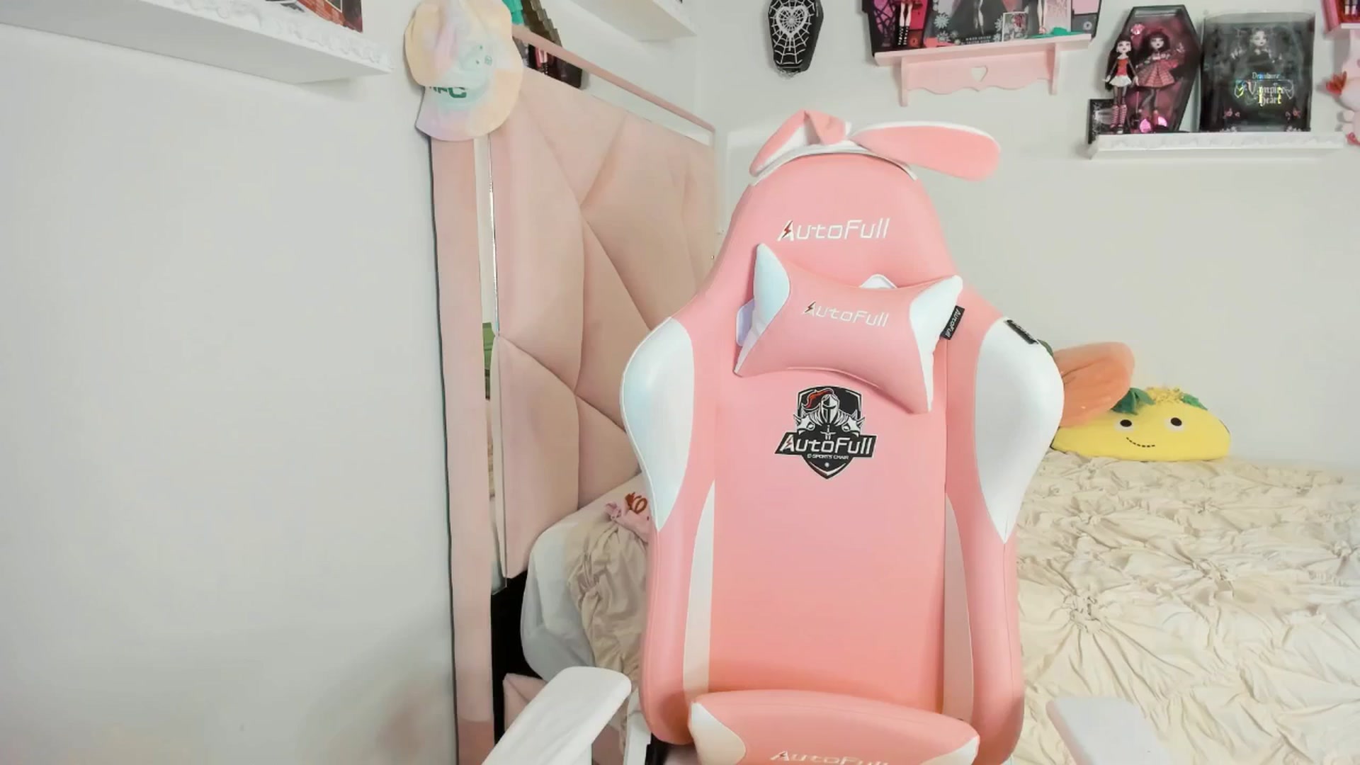 Gallery image thumbnail from Cherrycute666's myfreecams stream on, 03/23/2025, 11:19 image 19 of 20