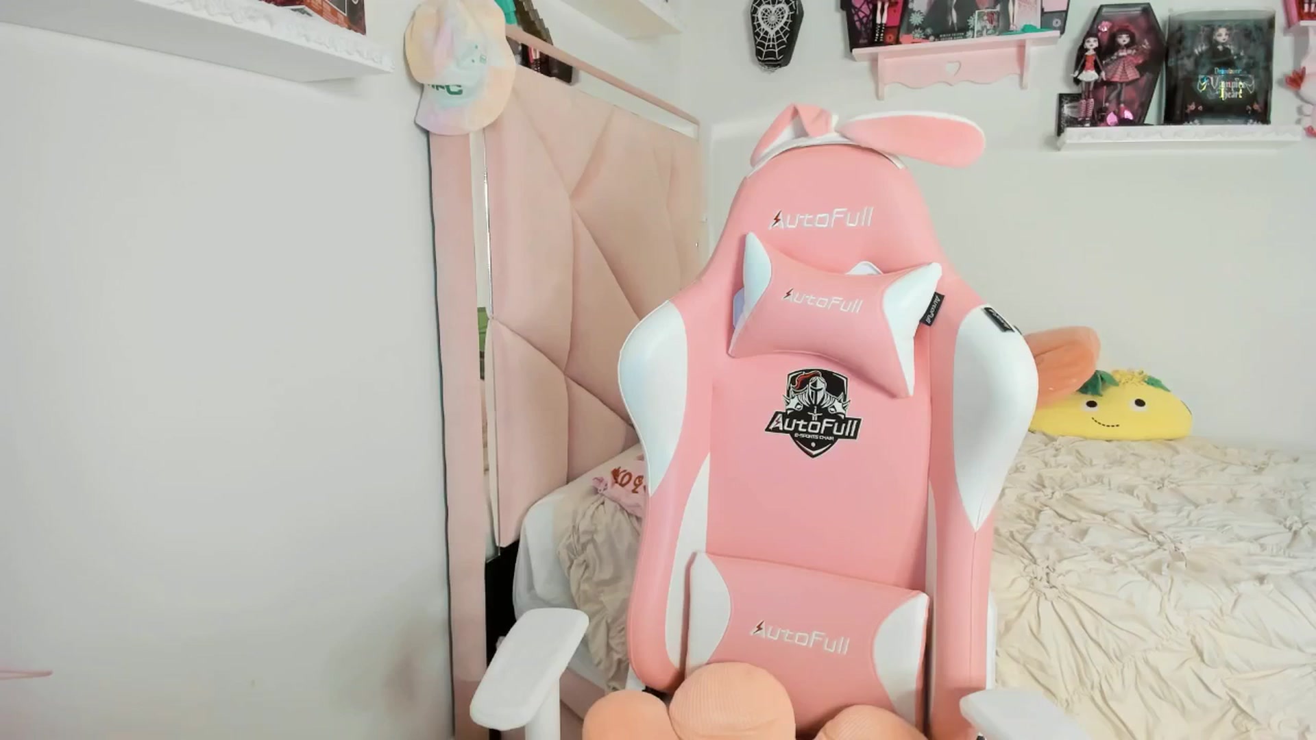 Gallery image thumbnail from Cherrycute666's myfreecams stream on, 03/24/2025, 07:08 image 4 of 20