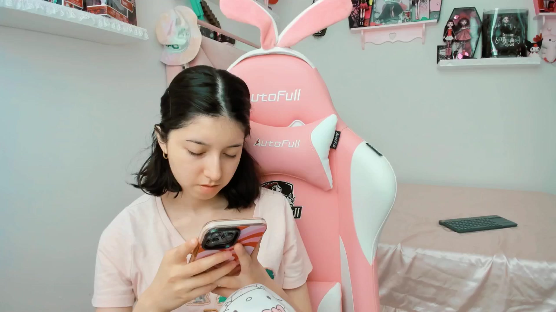 Gallery image thumbnail from Cherrycute666's myfreecams stream on, 03/26/2025, 19:30 image 13 of 20