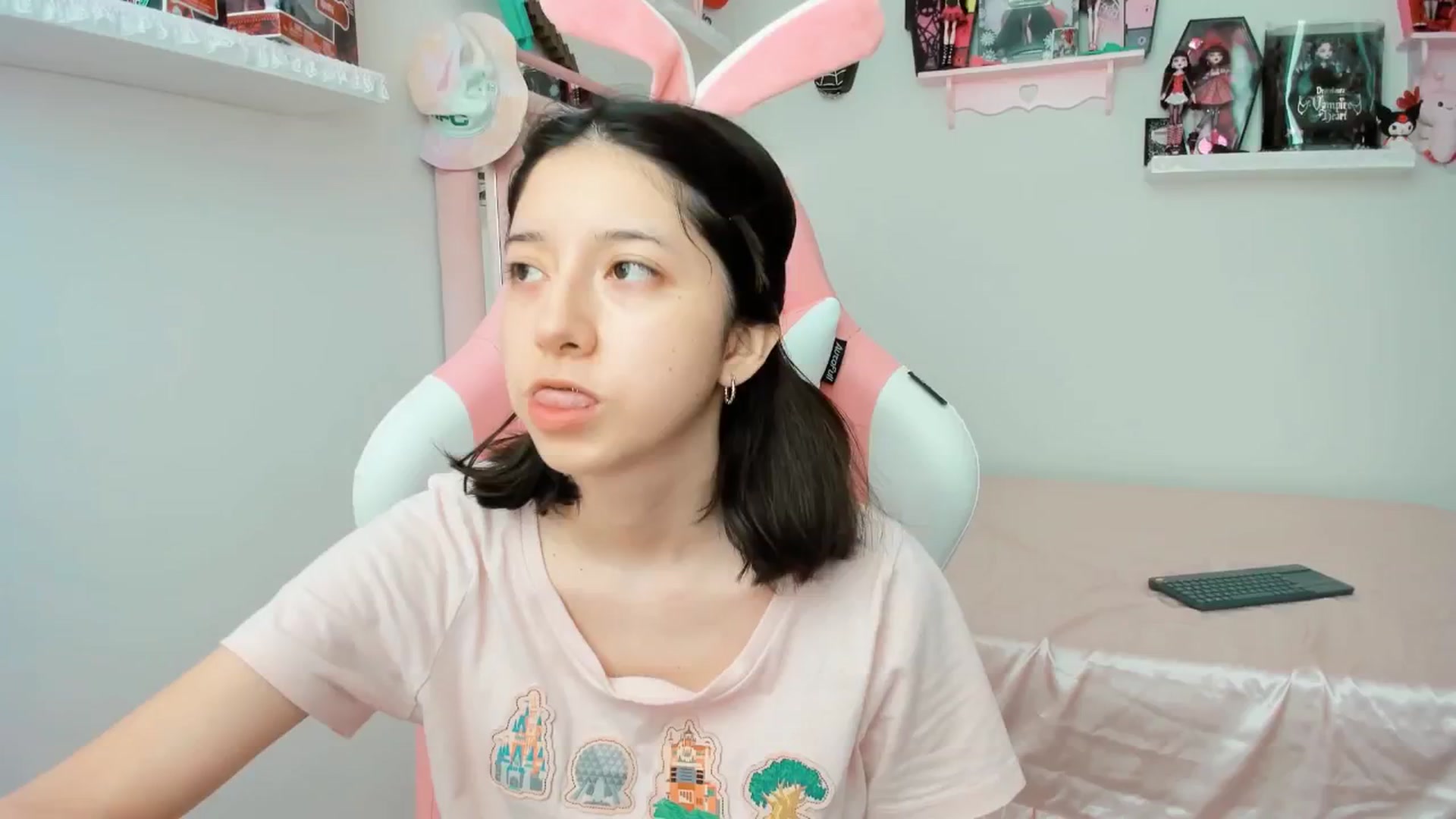 Gallery image thumbnail from Cherrycute666's myfreecams stream on, 03/26/2025, 19:30 image 4 of 20