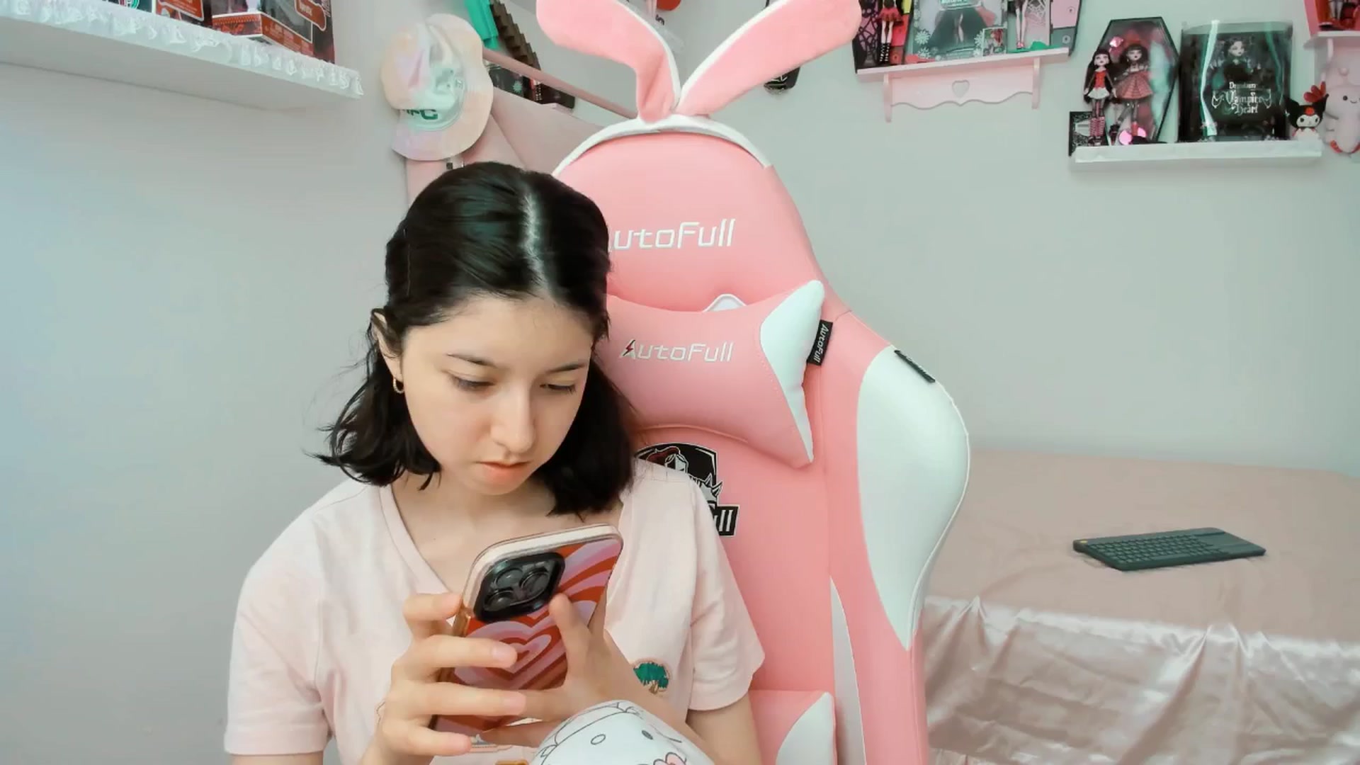 Gallery image thumbnail from Cherrycute666's myfreecams stream on, 03/26/2025, 19:30 image 14 of 20