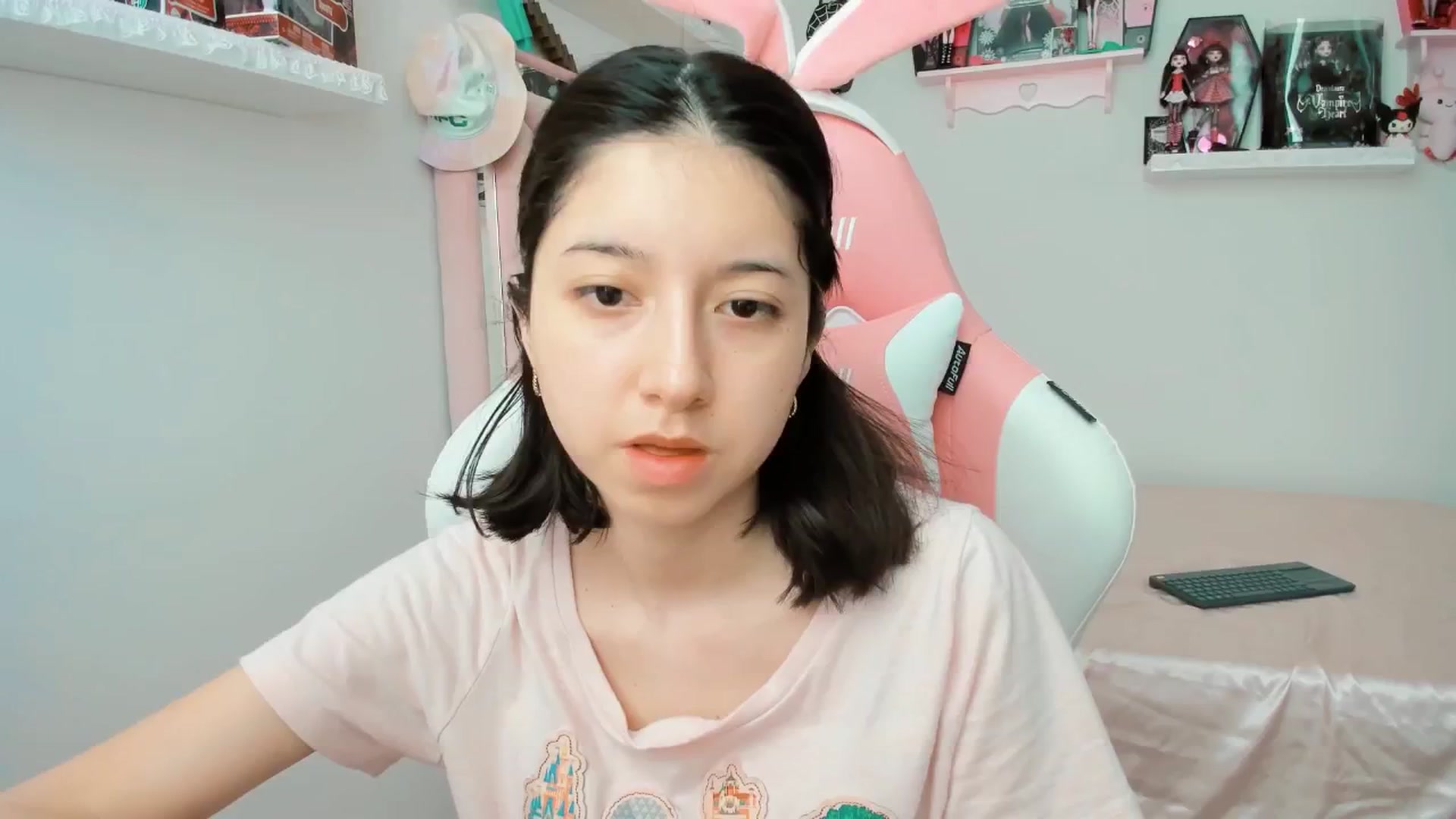 Gallery image thumbnail from Cherrycute666's myfreecams stream on, 03/26/2025, 19:30 image 6 of 20