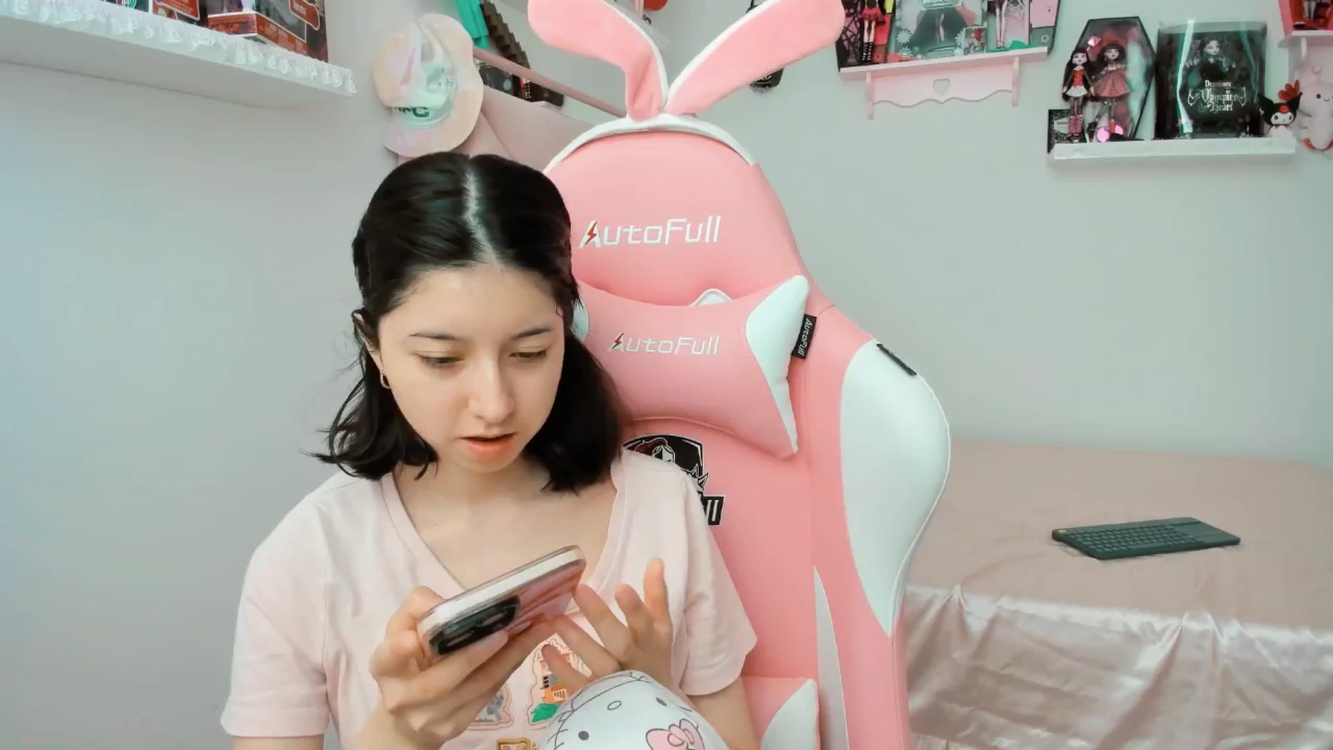 Gallery image thumbnail from Cherrycute666's myfreecams stream on, 03/26/2025, 19:30 image 12 of 20