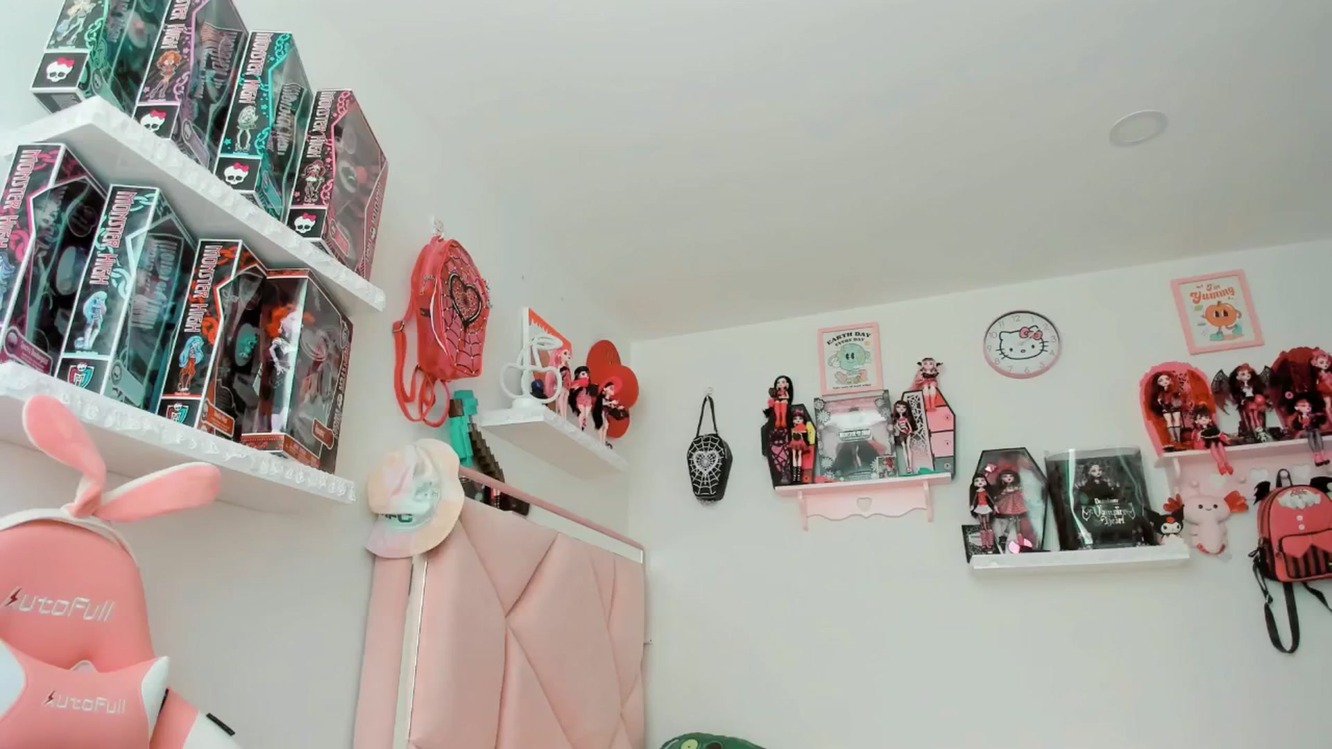 Gallery image thumbnail from Cherrycute666's myfreecams stream on, 03/26/2025, 19:30 image 2 of 20