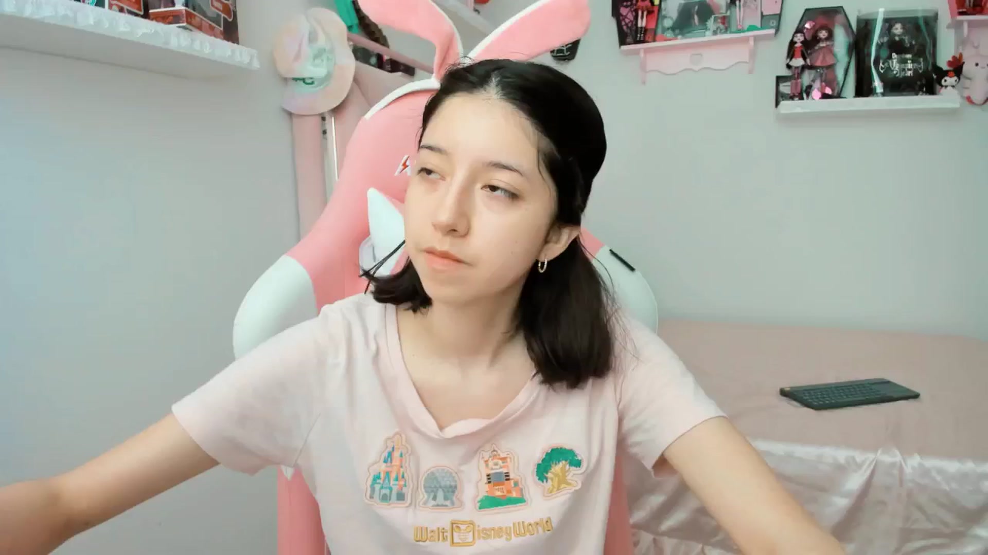 Gallery image thumbnail from Cherrycute666's myfreecams stream on, 03/26/2025, 19:30 image 3 of 20
