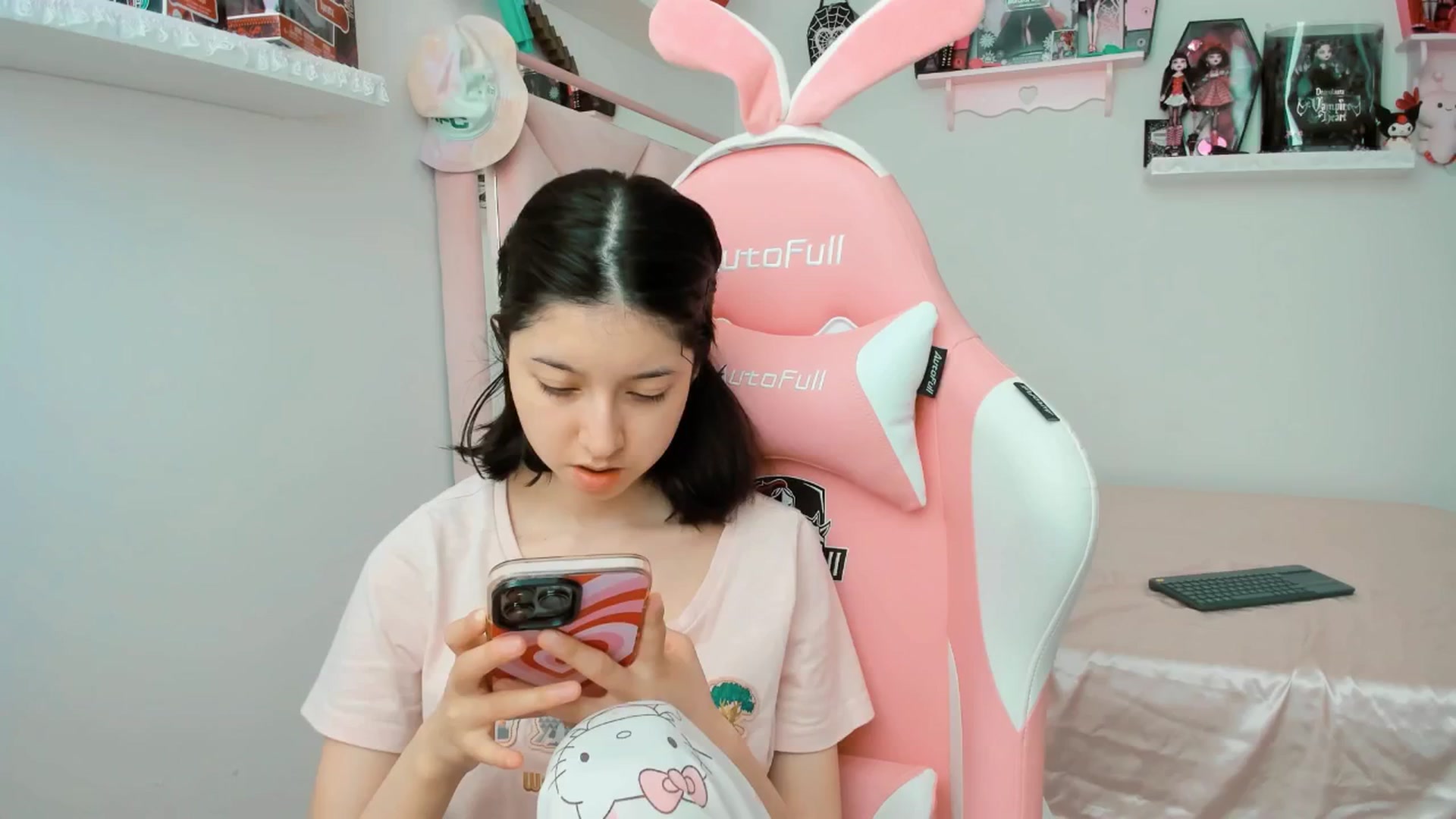 Gallery image thumbnail from Cherrycute666's myfreecams stream on, 03/26/2025, 19:30 image 8 of 20