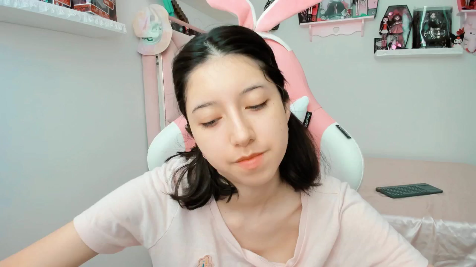 Gallery image thumbnail from Cherrycute666's myfreecams stream on, 03/26/2025, 19:30 image 15 of 20
