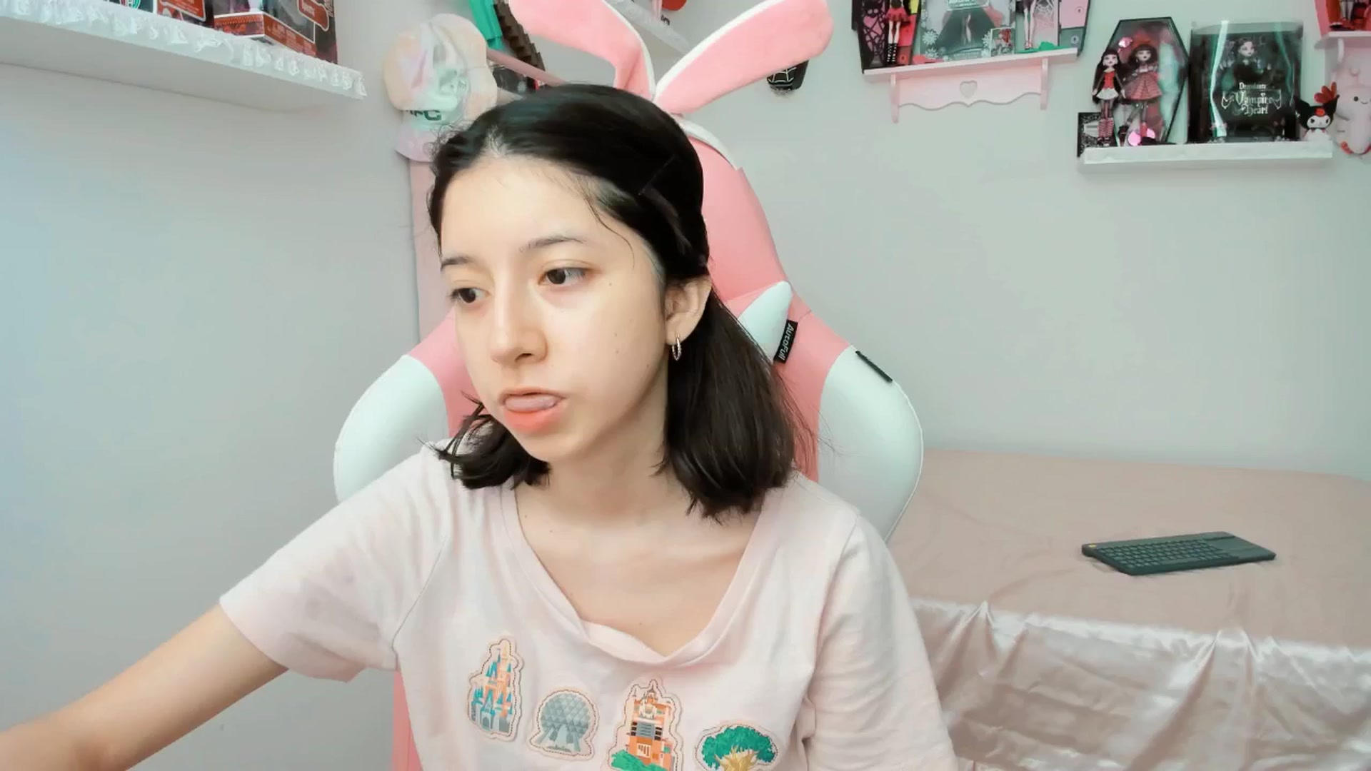 Gallery image thumbnail from Cherrycute666's myfreecams stream on, 03/26/2025, 19:30 image 5 of 20