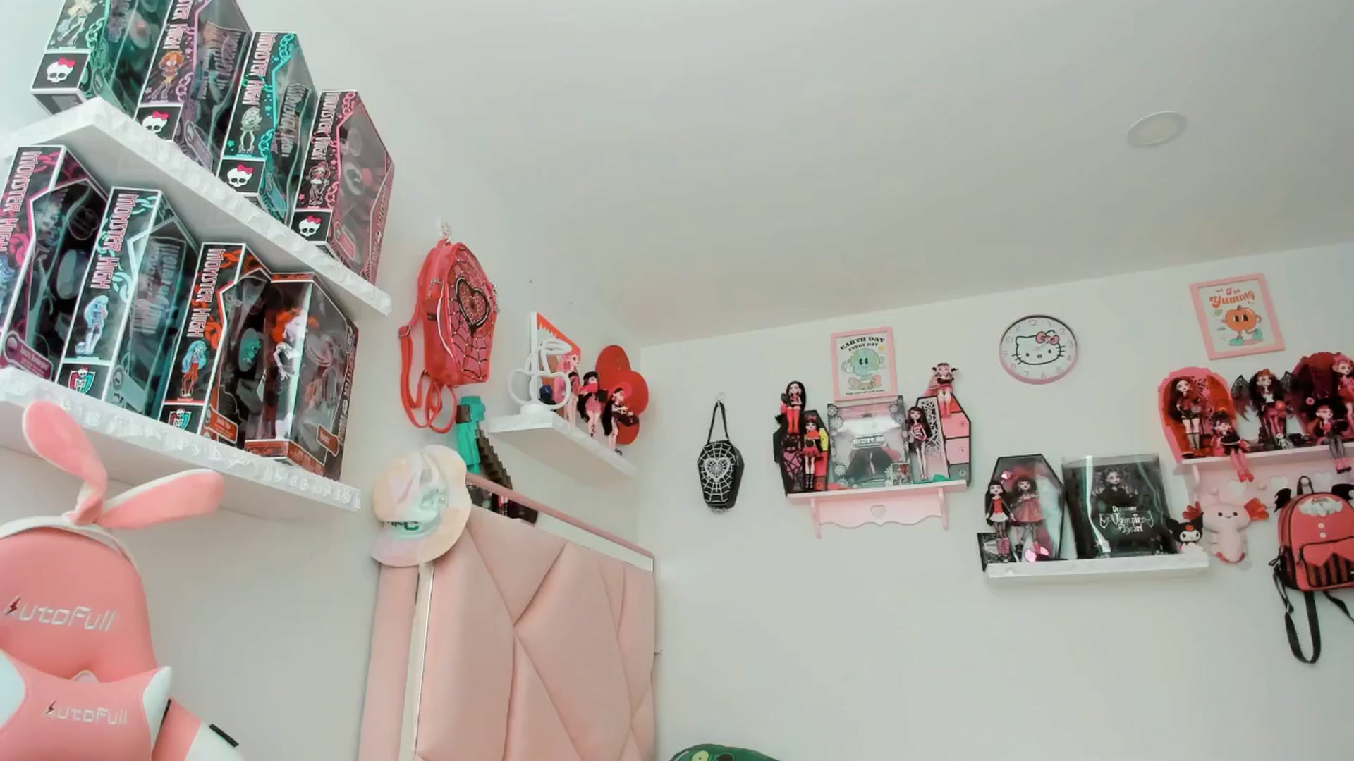 Gallery image thumbnail from Cherrycute666's myfreecams stream on, 03/26/2025, 19:30 image 1 of 20