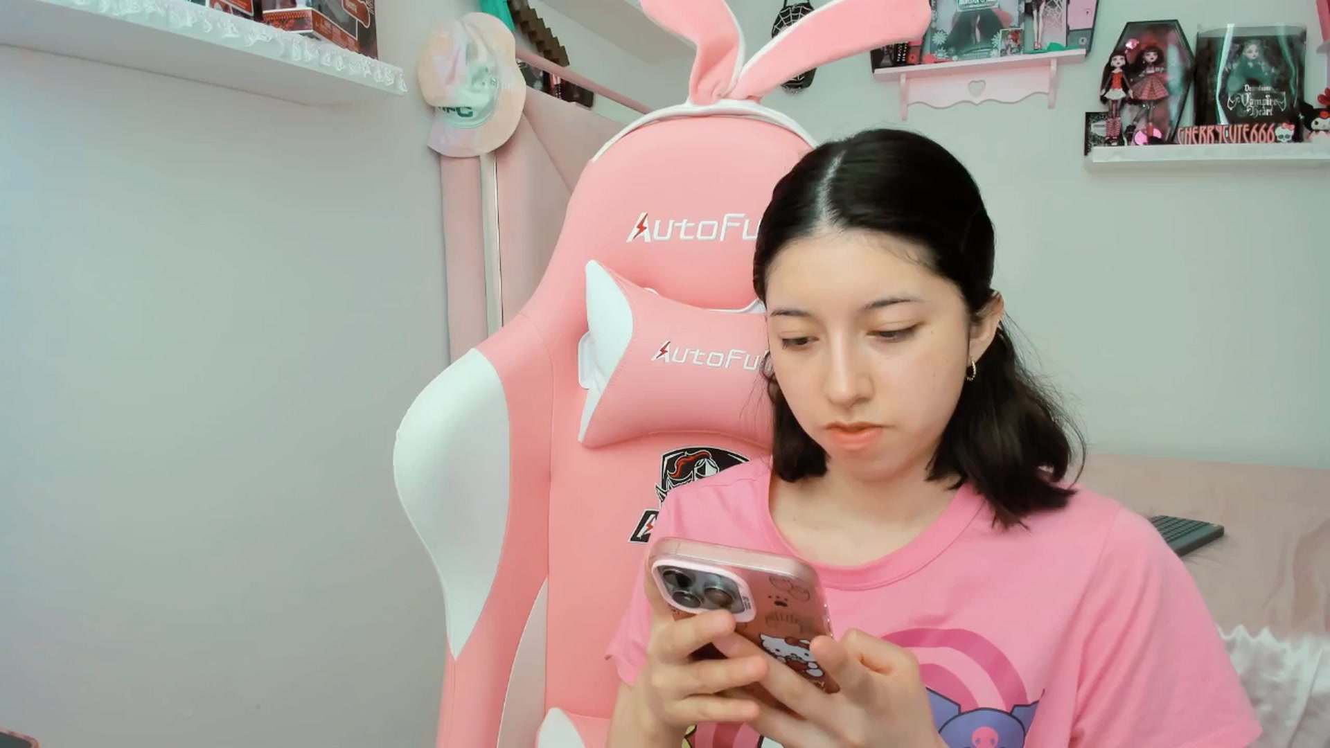 Gallery image thumbnail from Cherrycute666's myfreecams stream on, 03/31/2025, 17:40 image 19 of 20