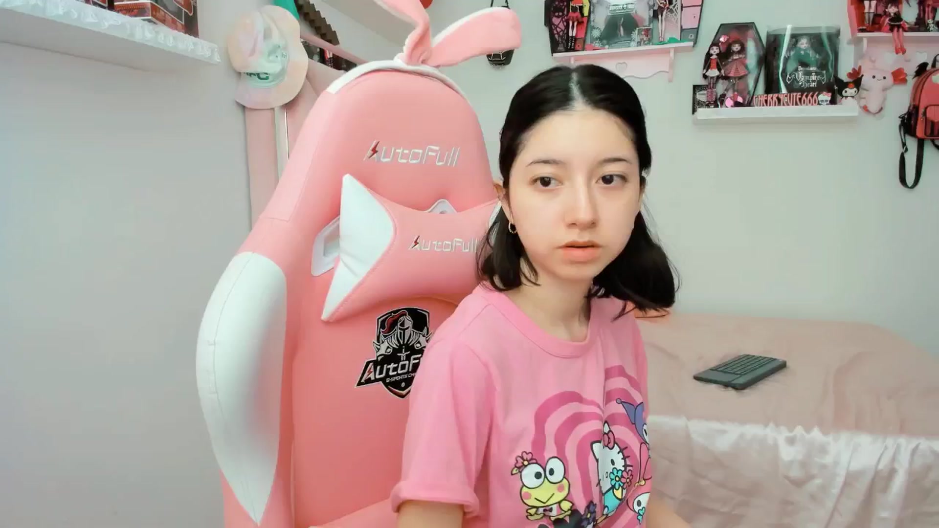 Gallery image thumbnail from Cherrycute666's myfreecams stream on, 03/31/2025, 17:40 image 3 of 20