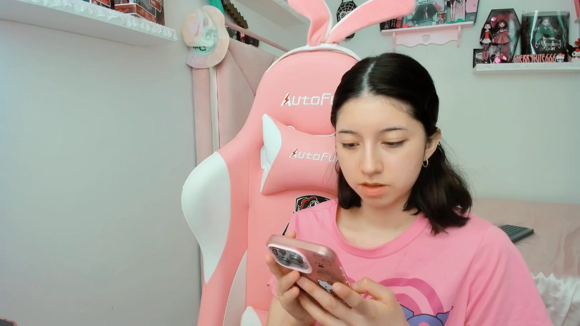 Gallery image thumbnail from Cherrycute666's myfreecams stream on, 03/31/2025, 17:40 image 18 of 20