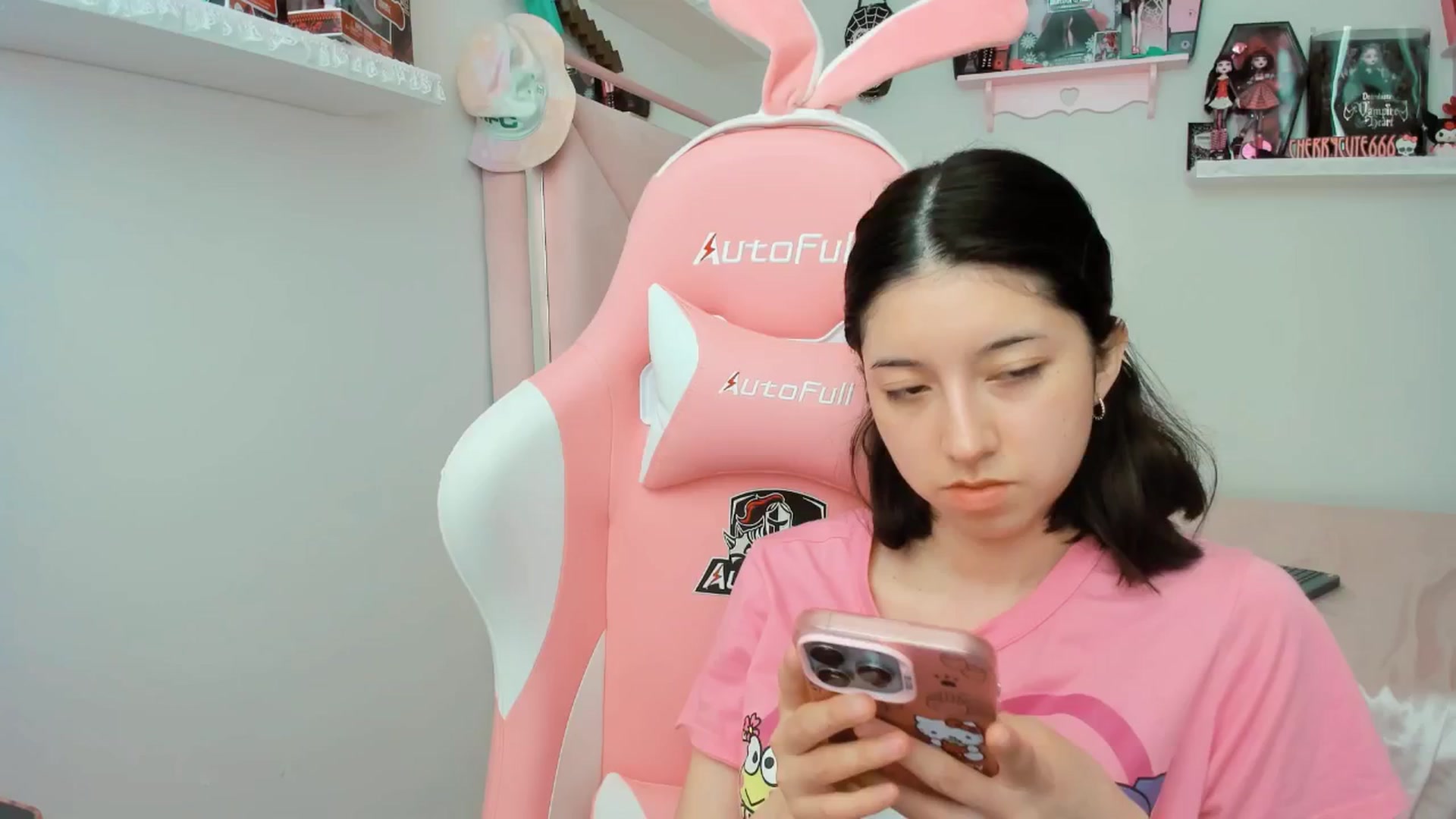 Gallery image thumbnail from Cherrycute666's myfreecams stream on, 03/31/2025, 17:40 image 20 of 20