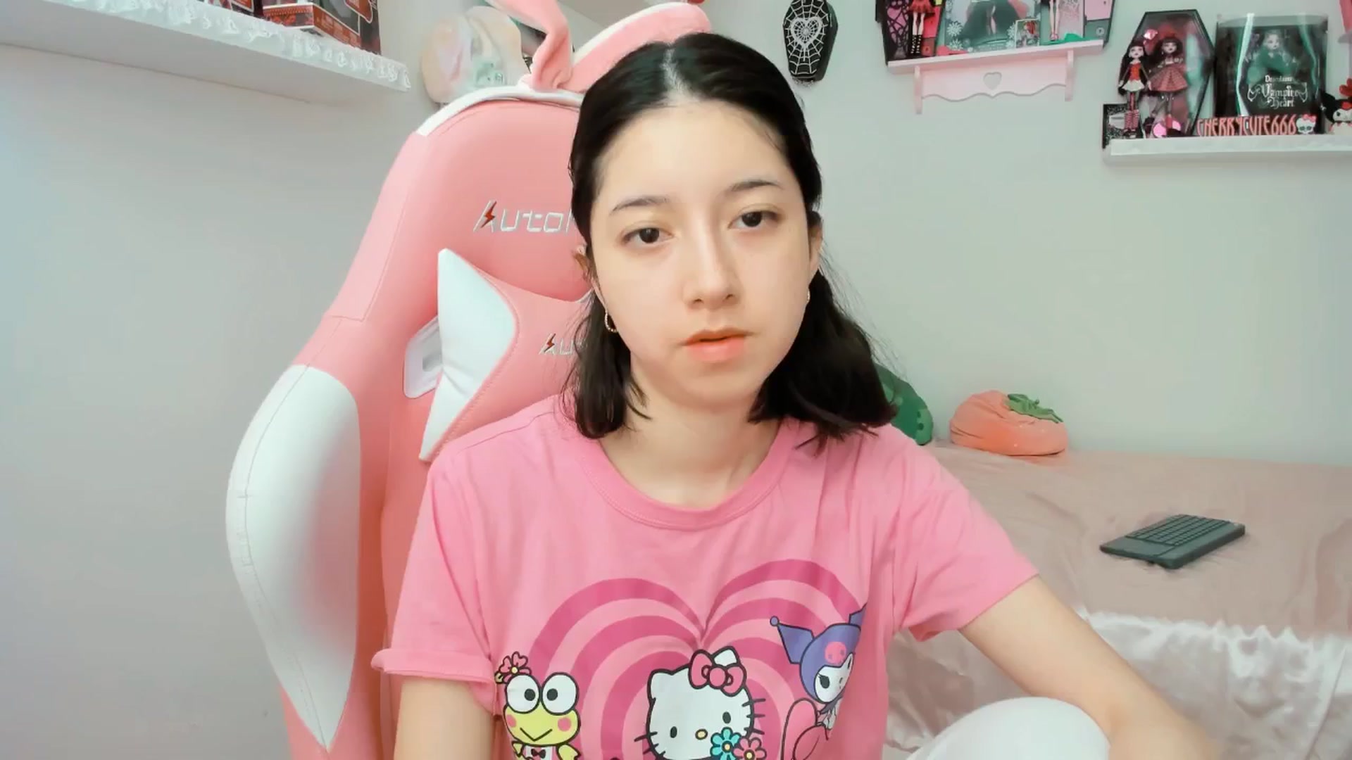 Gallery image thumbnail from Cherrycute666's myfreecams stream on, 03/31/2025, 17:40 image 4 of 20