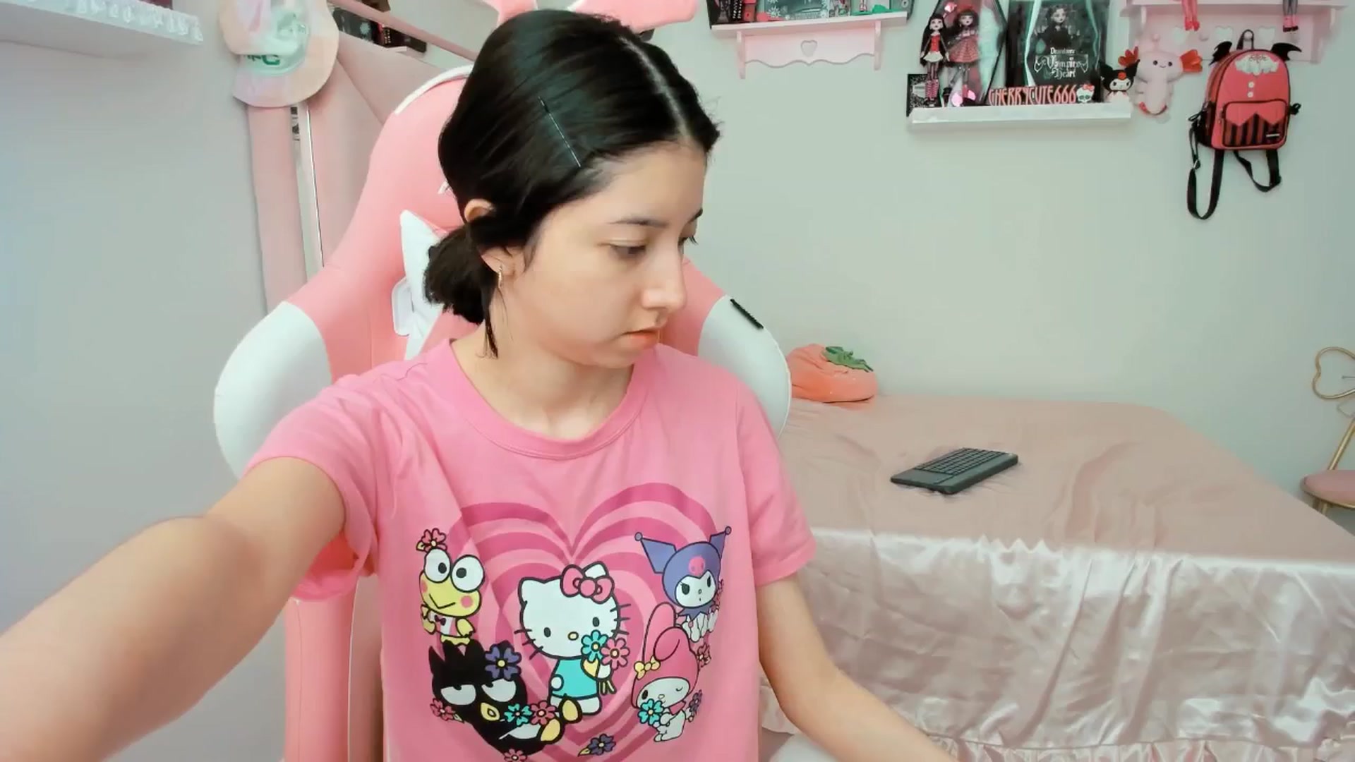 Gallery image thumbnail from Cherrycute666's myfreecams stream on, 03/31/2025, 17:40 image 1 of 20