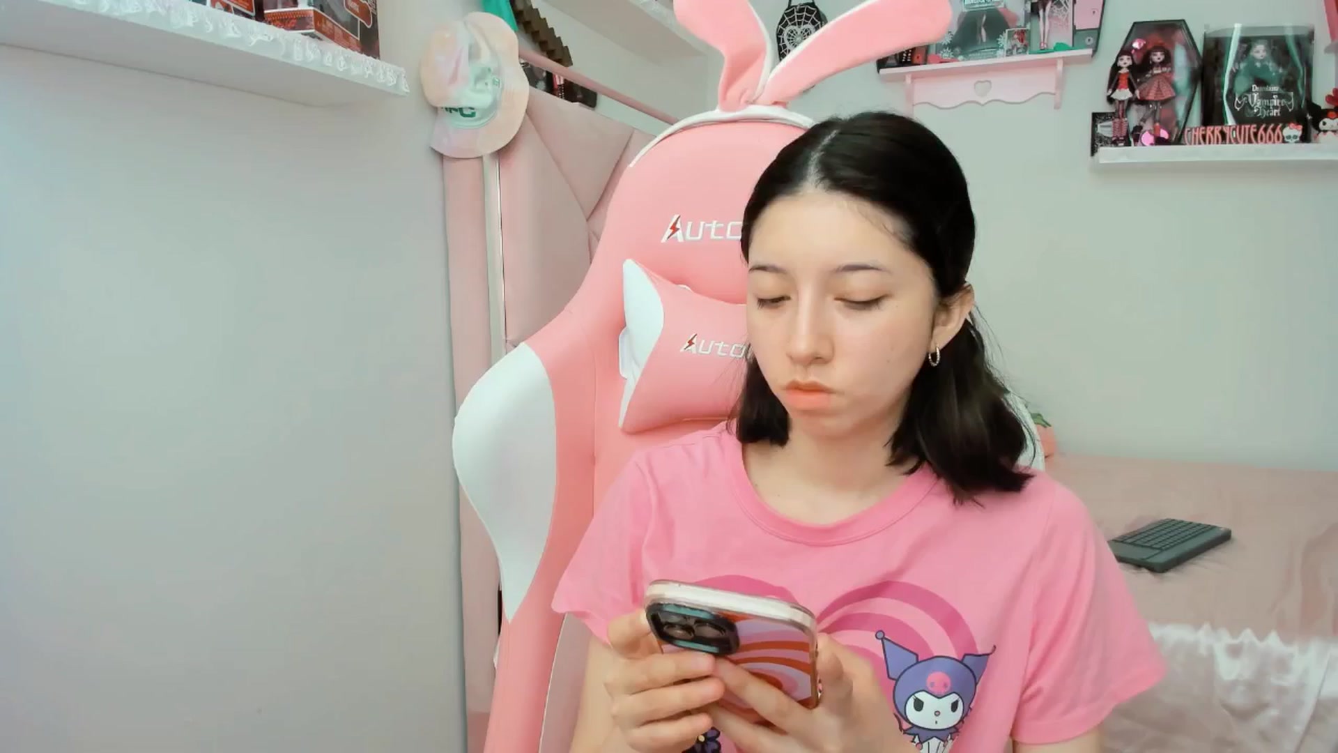 Gallery image thumbnail from Cherrycute666's myfreecams stream on, 03/31/2025, 17:40 image 15 of 20