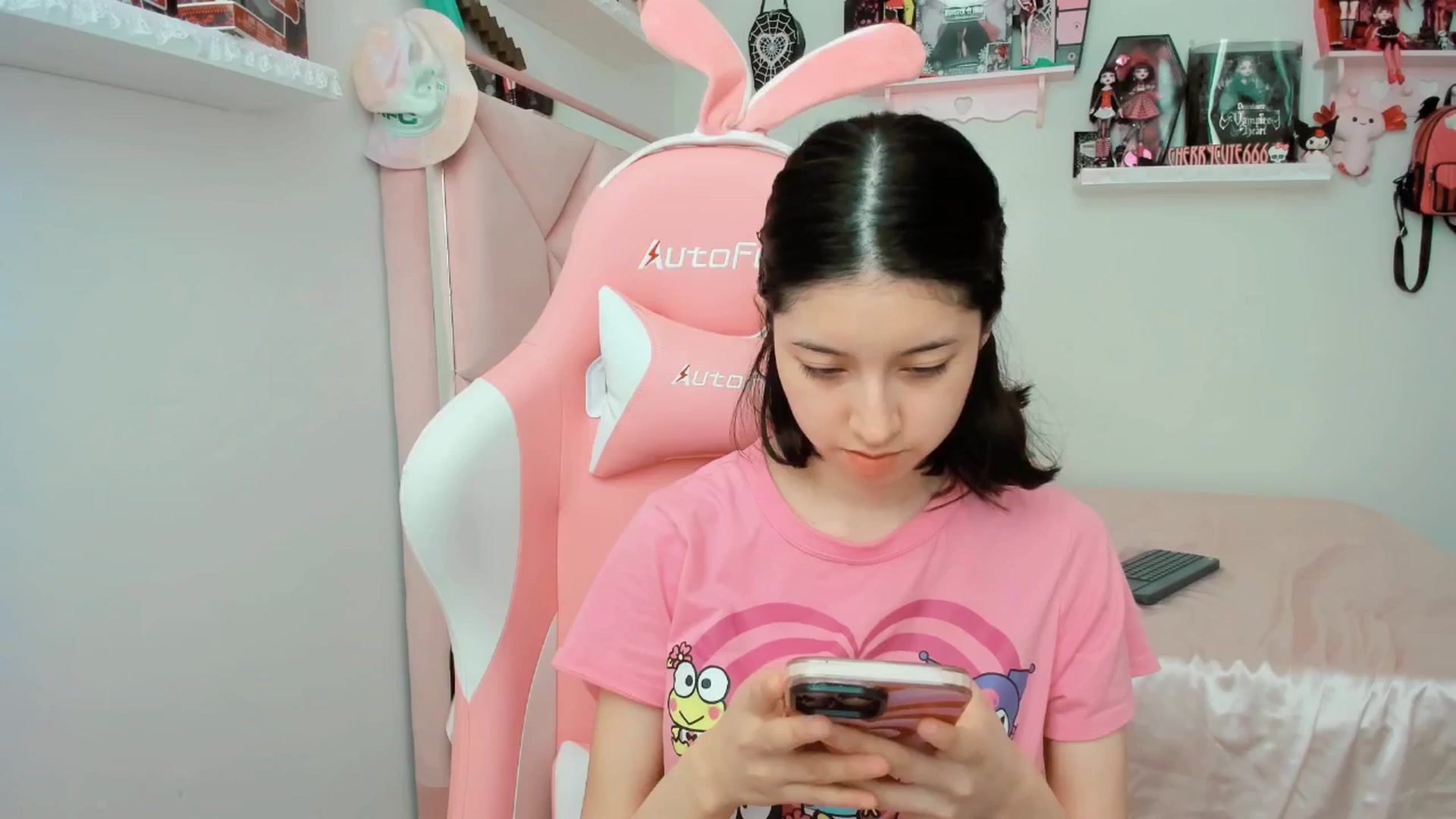 Gallery image thumbnail from Cherrycute666's myfreecams stream on, 03/31/2025, 17:40 image 2 of 20
