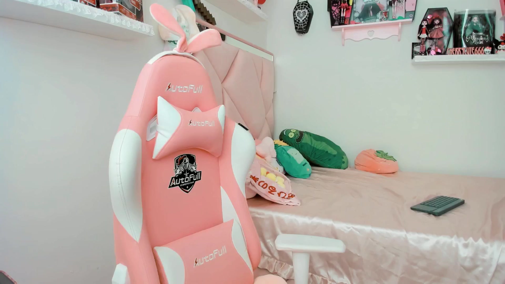 Gallery image thumbnail from Cherrycute666's myfreecams stream on, 03/31/2025, 17:40 image 12 of 20