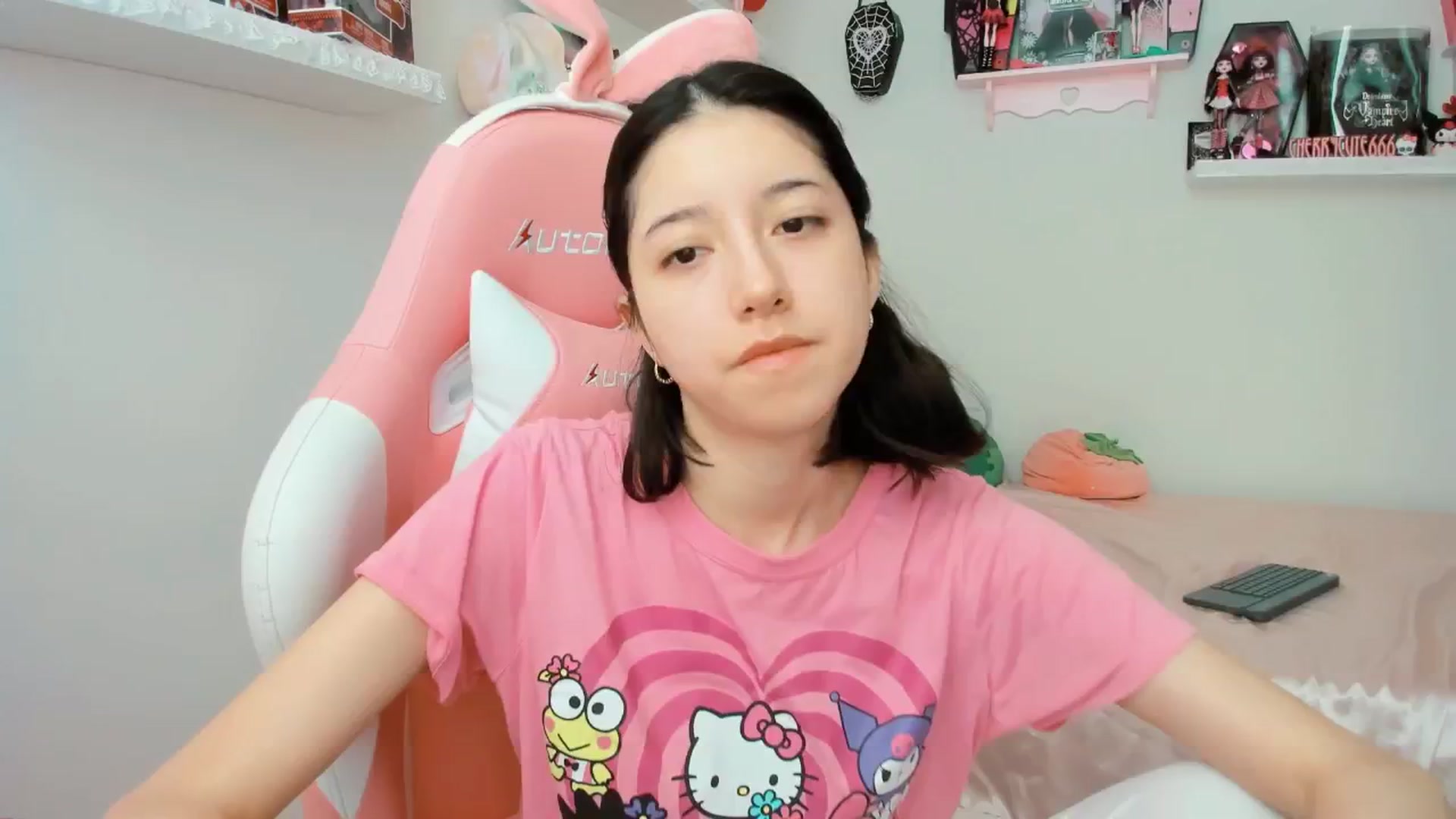 Gallery image thumbnail from Cherrycute666's myfreecams stream on, 03/31/2025, 17:40 image 5 of 20