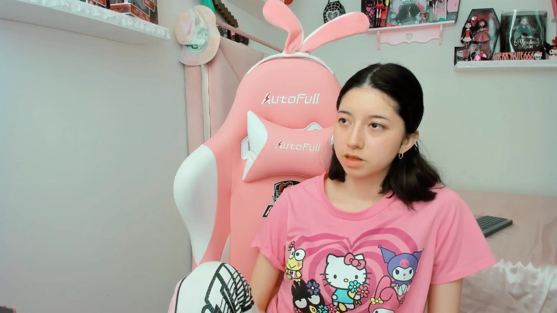 Gallery image thumbnail from Cherrycute666's myfreecams stream on, 03/31/2025, 17:40 image 17 of 20