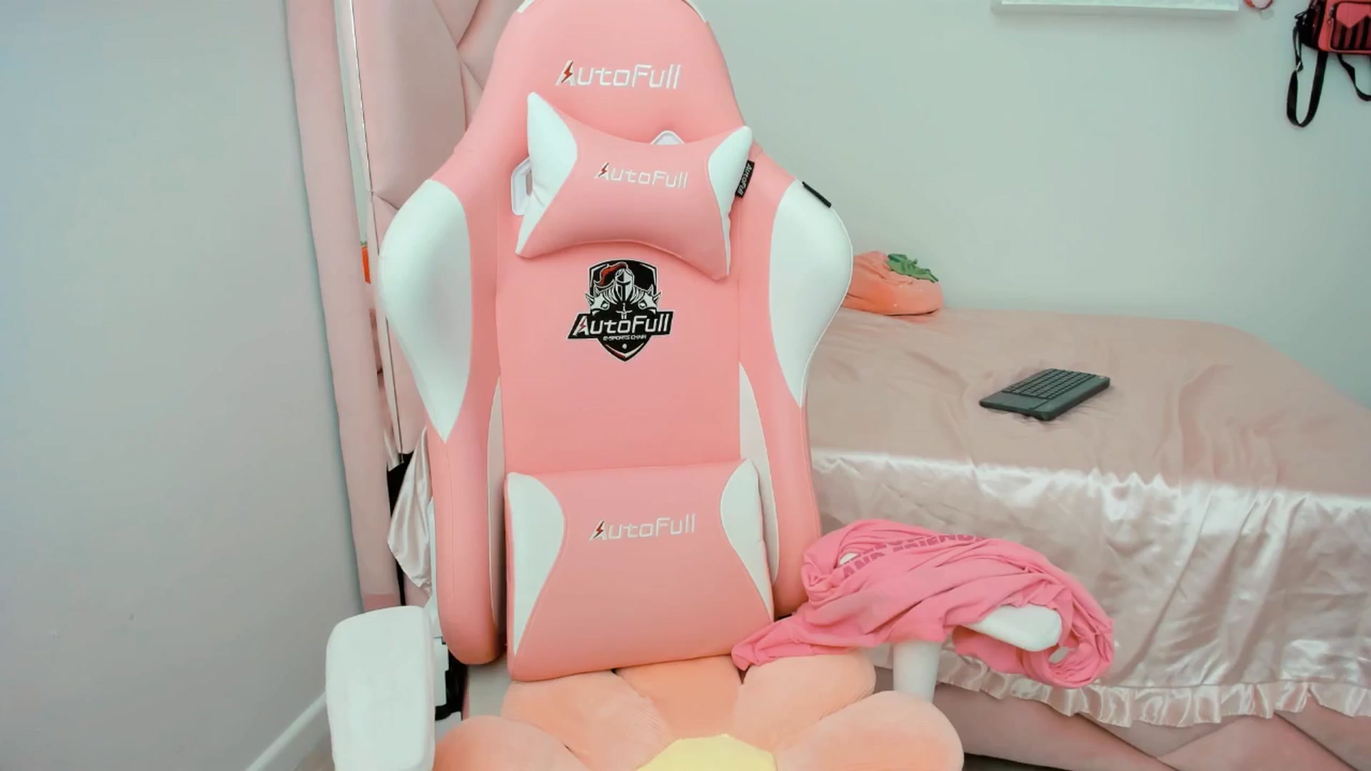 Gallery image thumbnail from Cherrycute666's myfreecams stream on, 03/31/2025, 19:55 image 3 of 20