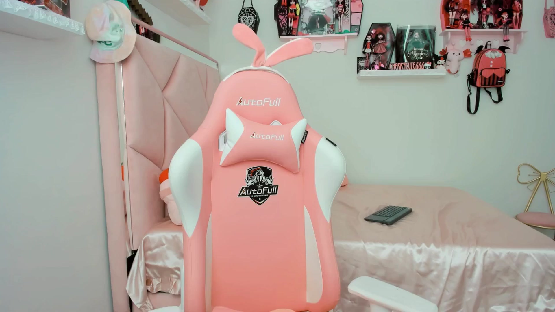 Gallery image thumbnail from Cherrycute666's myfreecams stream on, 03/31/2025, 19:55 image 6 of 20