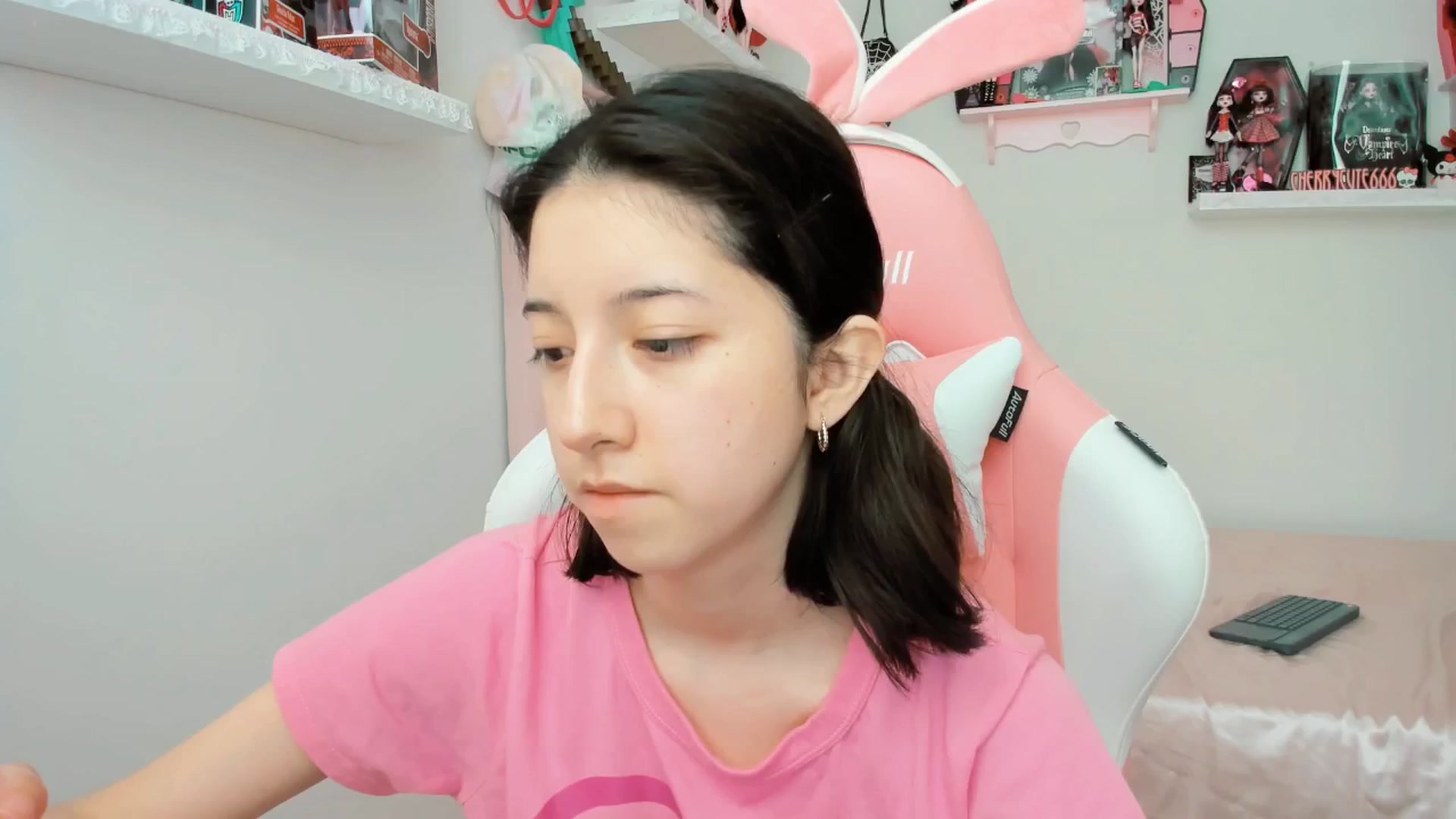 Gallery image thumbnail from Cherrycute666's myfreecams stream on, 03/31/2025, 19:55 image 11 of 20