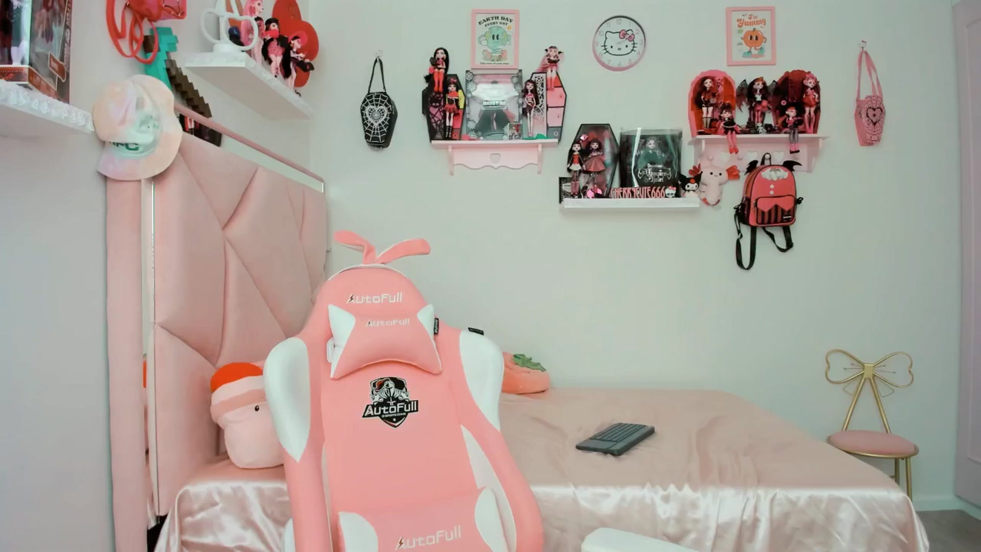Gallery image thumbnail from Cherrycute666's myfreecams stream on, 03/31/2025, 19:55 image 17 of 20