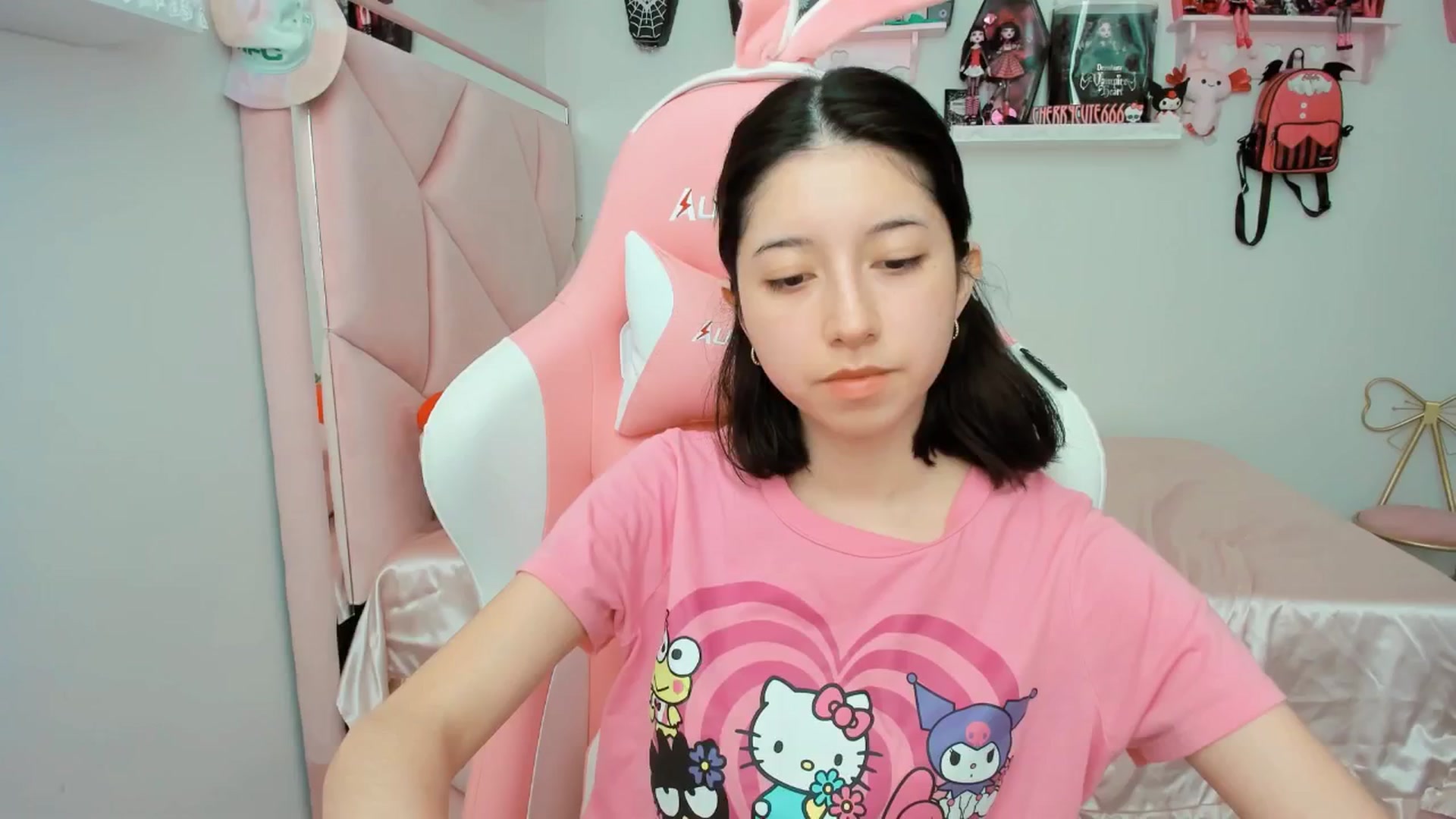 Gallery image thumbnail from Cherrycute666's myfreecams stream on, 03/31/2025, 19:55 image 4 of 20