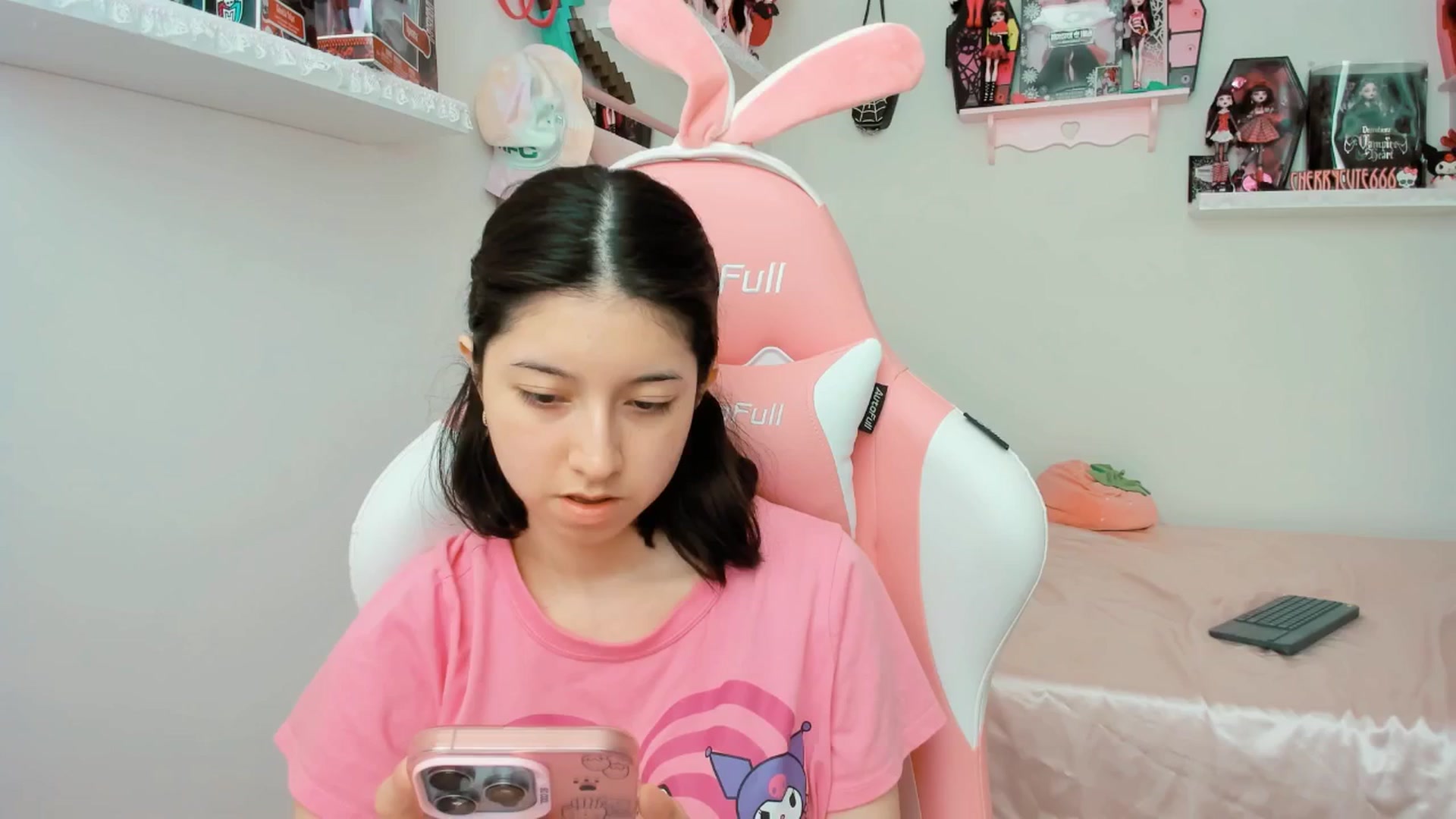 Gallery image thumbnail from Cherrycute666's myfreecams stream on, 03/31/2025, 19:55 image 10 of 20